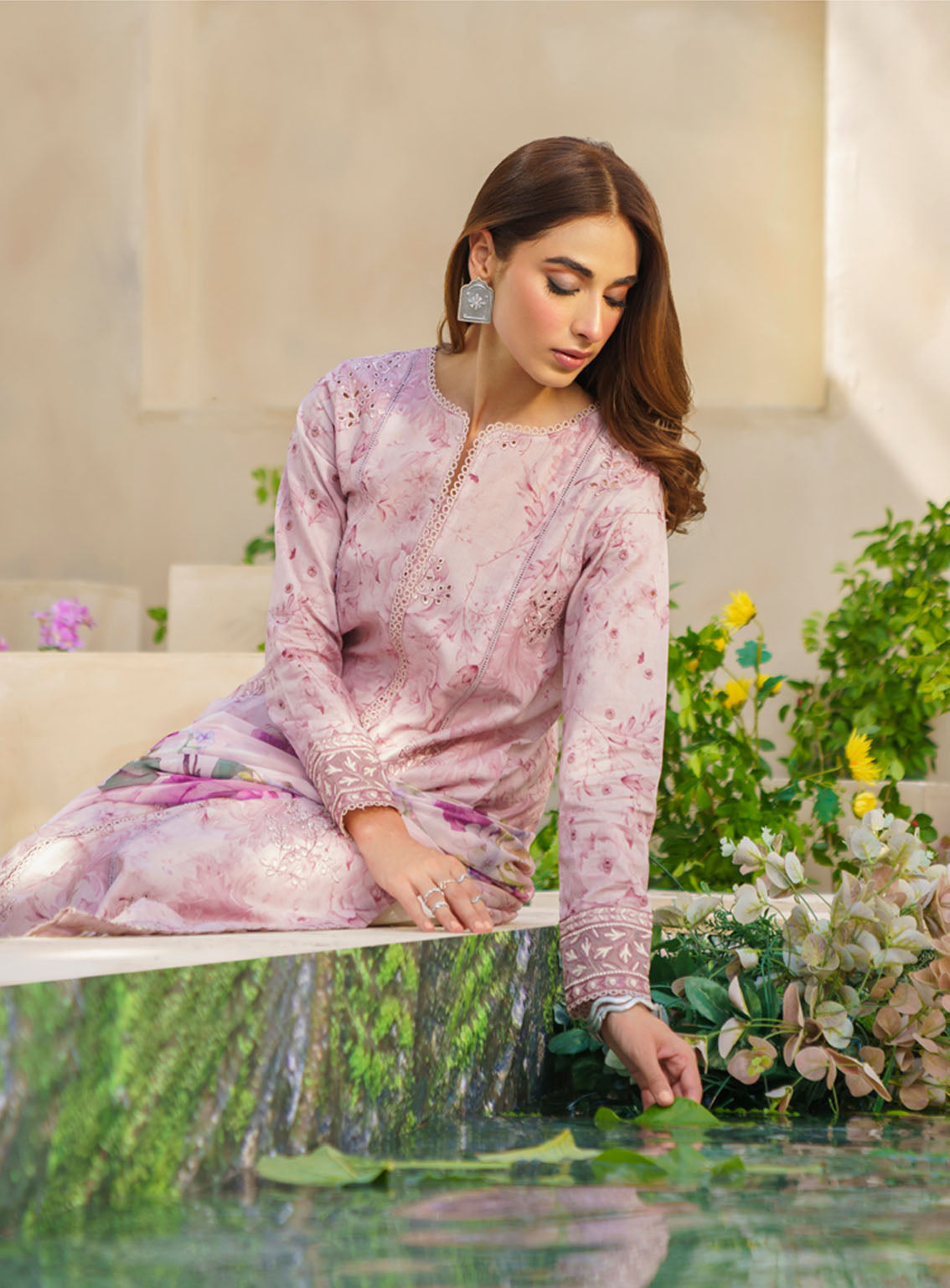 Iznik Embroidered Lawn Suits Unstitched 3 Piece - IZ24FL SFL-06 OPULENCE Iznik Embroidered Lawn Suits Unstitched 3 Piece - IZ24FL SFL-06 OPULENCE