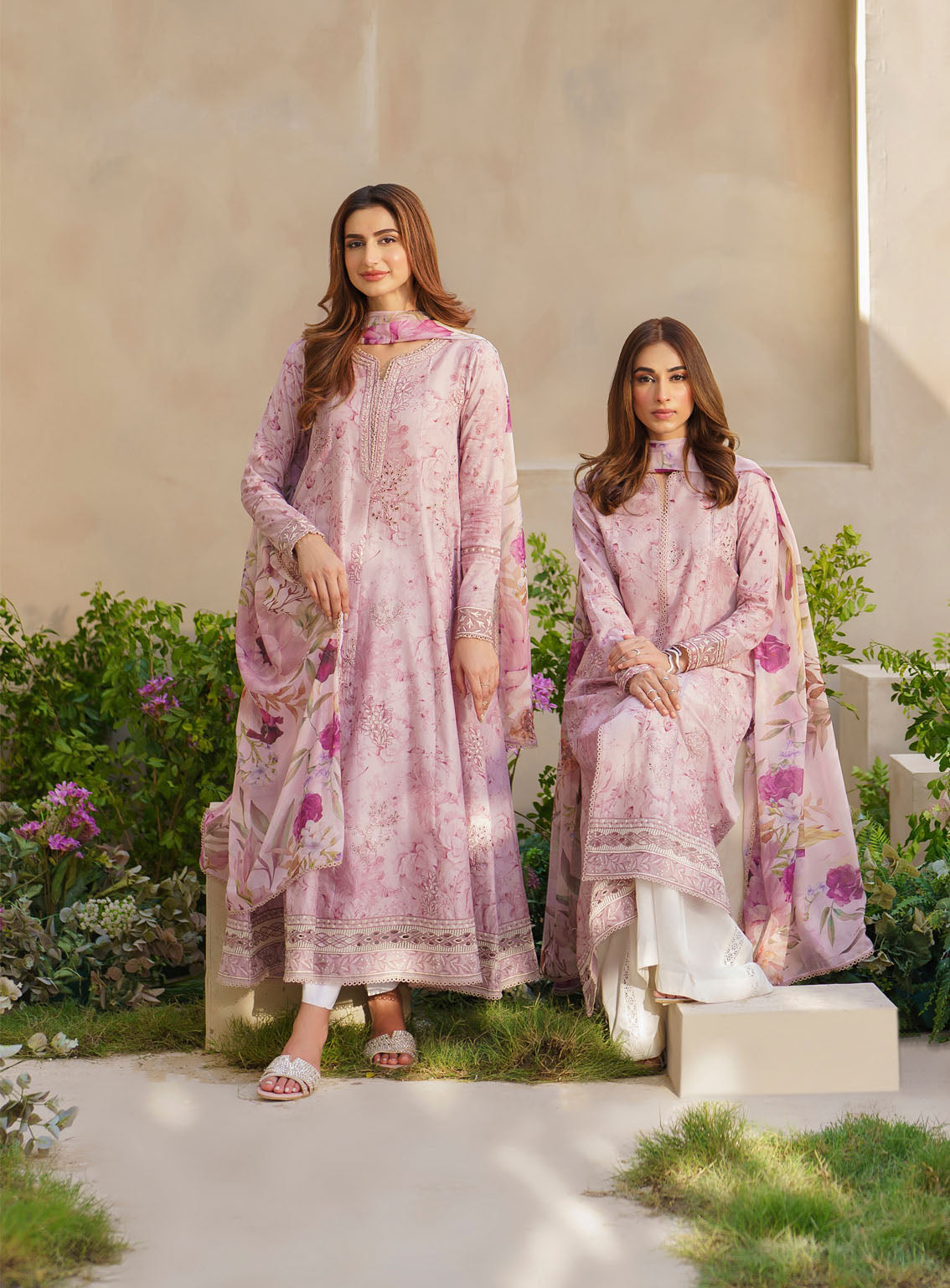 Iznik Embroidered Lawn Suits Unstitched 3 Piece - IZ24FL SFL-06 OPULENCE Iznik Embroidered Lawn Suits Unstitched 3 Piece - IZ24FL SFL-06 OPULENCE