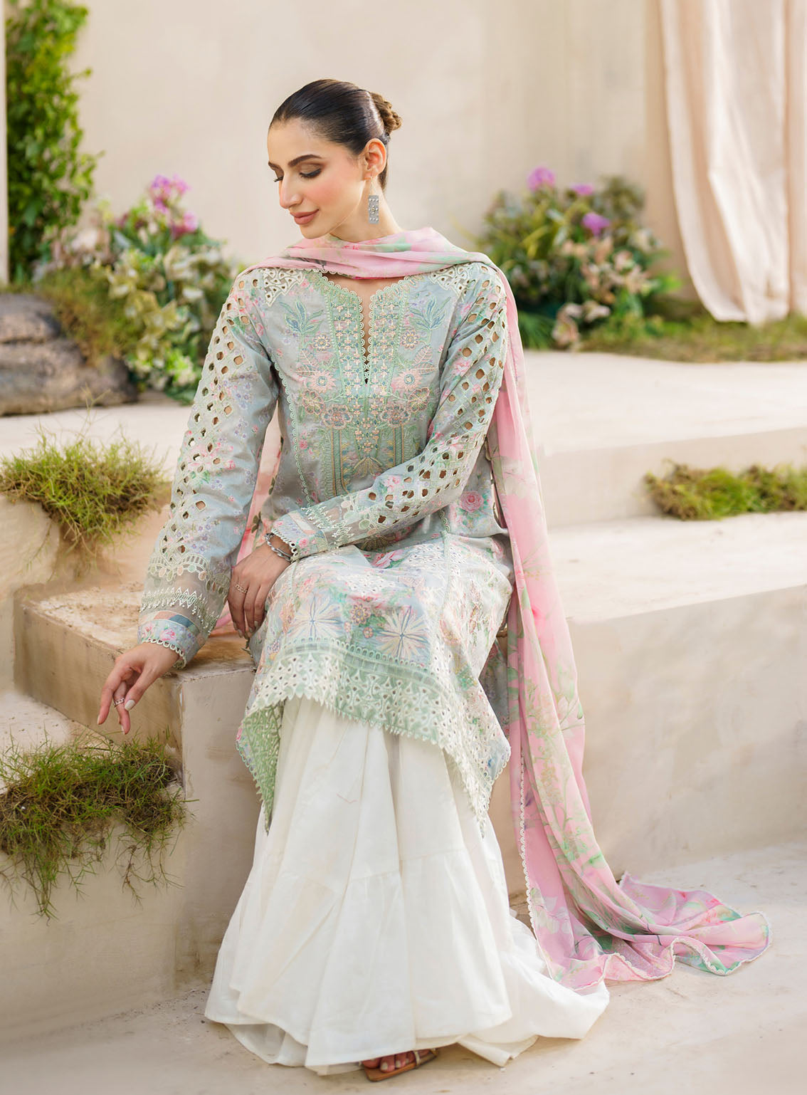 Iznik Embroidered Lawn Suits Unstitched 3 Piece - IZ24FL SFL-07 GLEAM Iznik Embroidered Lawn Suits Unstitched 3 Piece - IZ24FL SFL-07 GLEAM