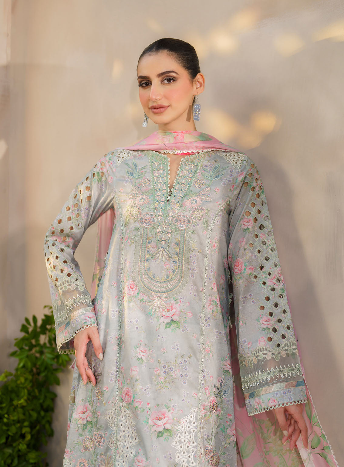 Iznik Embroidered Lawn Suits Unstitched 3 Piece - IZ24FL SFL-07 GLEAM Iznik Embroidered Lawn Suits Unstitched 3 Piece - IZ24FL SFL-07 GLEAM