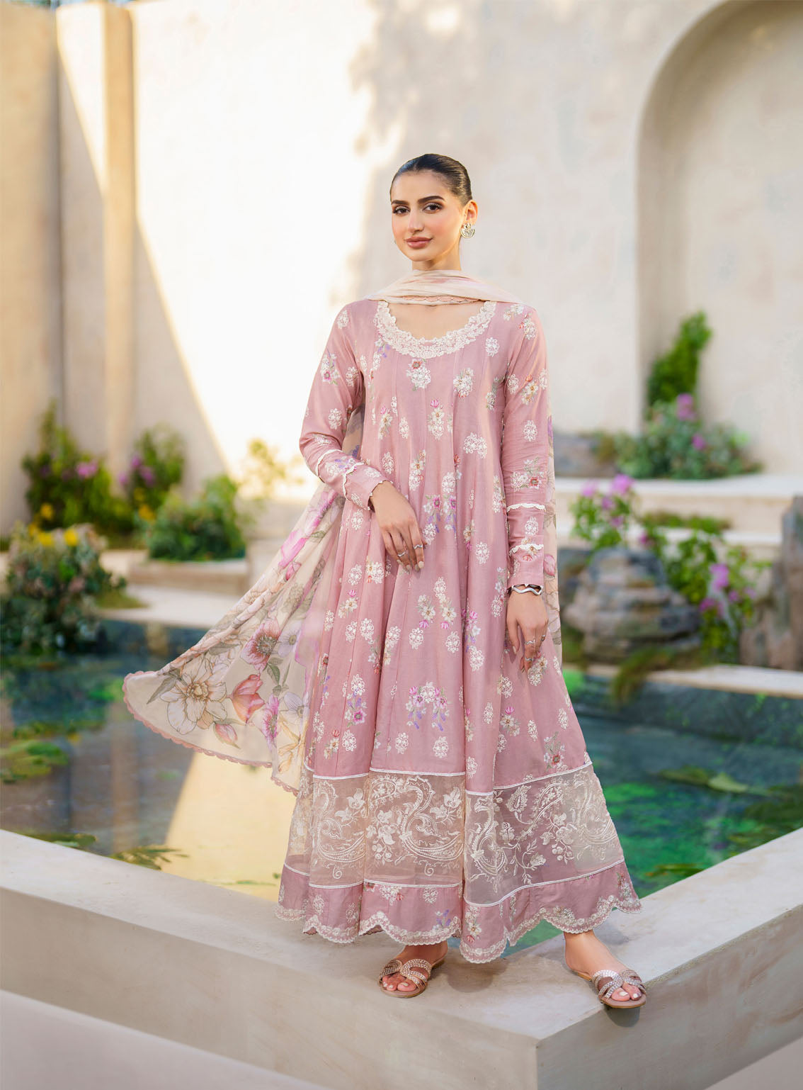 Iznik Embroidered Lawn Suits Unstitched 3 Piece - IZ24FL SFL-08 EUPHORIA Iznik Embroidered Lawn Suits Unstitched 3 Piece - IZ24FL SFL-08 EUPHORIA