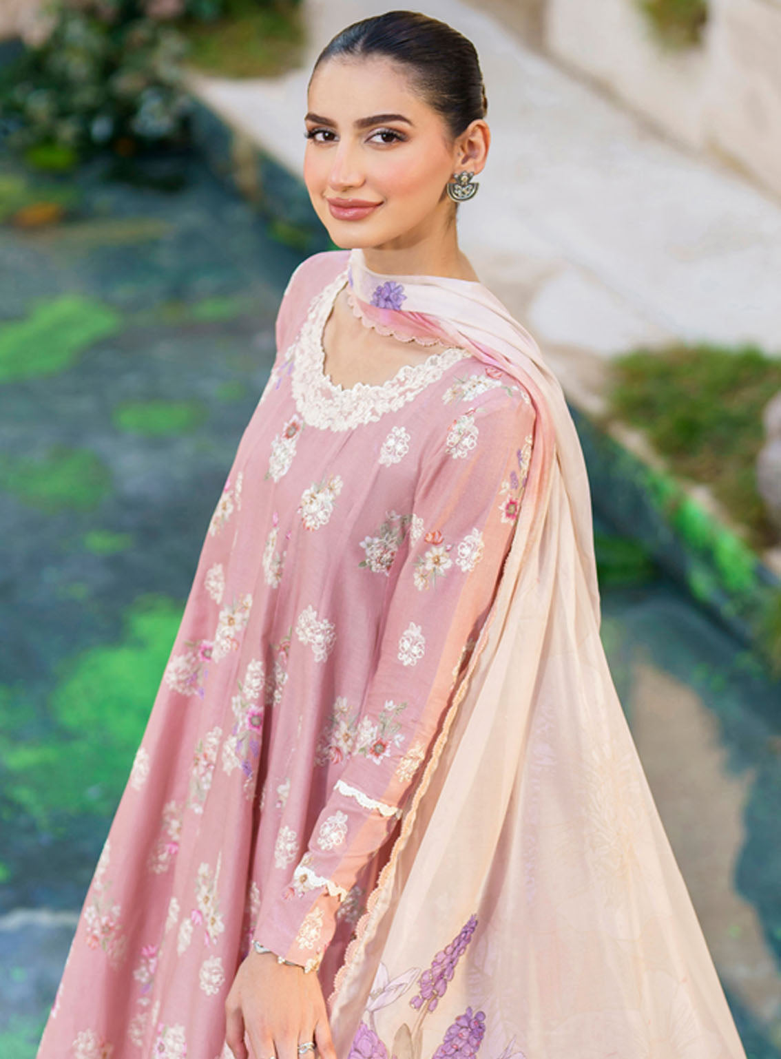 Iznik Embroidered Lawn Suits Unstitched 3 Piece - IZ24FL SFL-08 EUPHORIA Iznik Embroidered Lawn Suits Unstitched 3 Piece - IZ24FL SFL-08 EUPHORIA