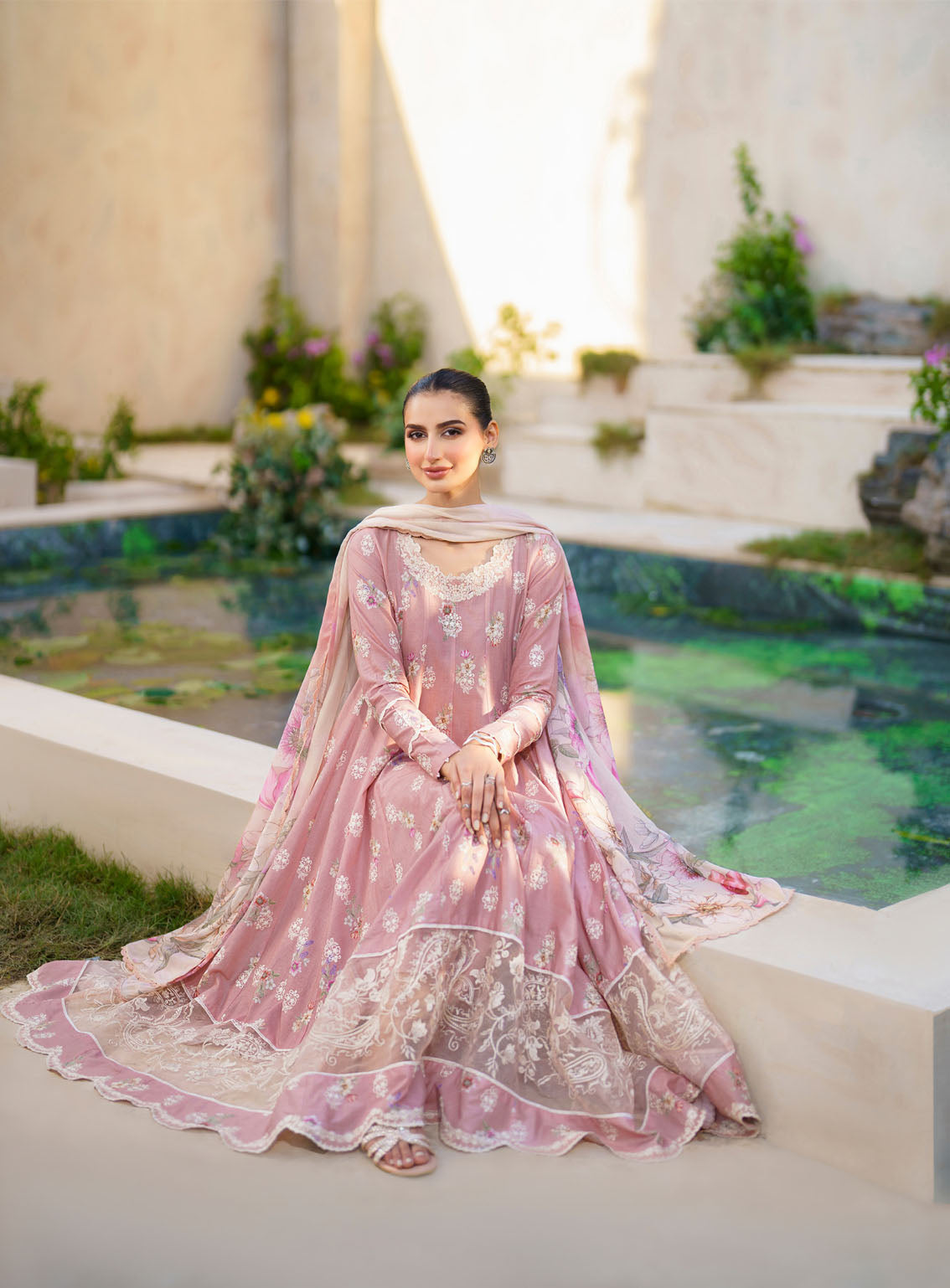 Iznik Embroidered Lawn Suits Unstitched 3 Piece - IZ24FL SFL-08 EUPHORIA Iznik Embroidered Lawn Suits Unstitched 3 Piece - IZ24FL SFL-08 EUPHORIA