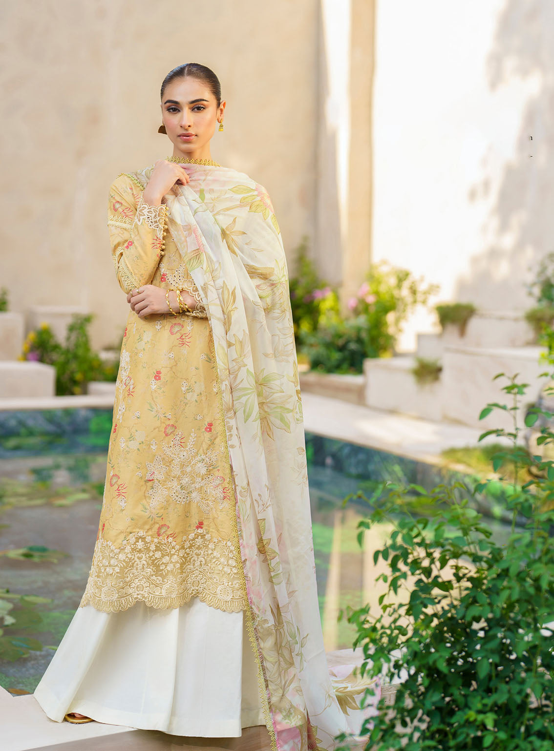 Iznik Embroidered Lawn Suits Unstitched 3 Piece - IZ24FL SFL-09 LUMINARY Iznik Embroidered Lawn Suits Unstitched 3 Piece - IZ24FL SFL-09 LUMINARY