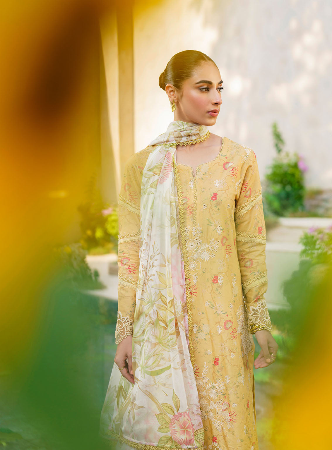 Iznik Embroidered Lawn Suits Unstitched 3 Piece - IZ24FL SFL-09 LUMINARY Iznik Embroidered Lawn Suits Unstitched 3 Piece - IZ24FL SFL-09 LUMINARY