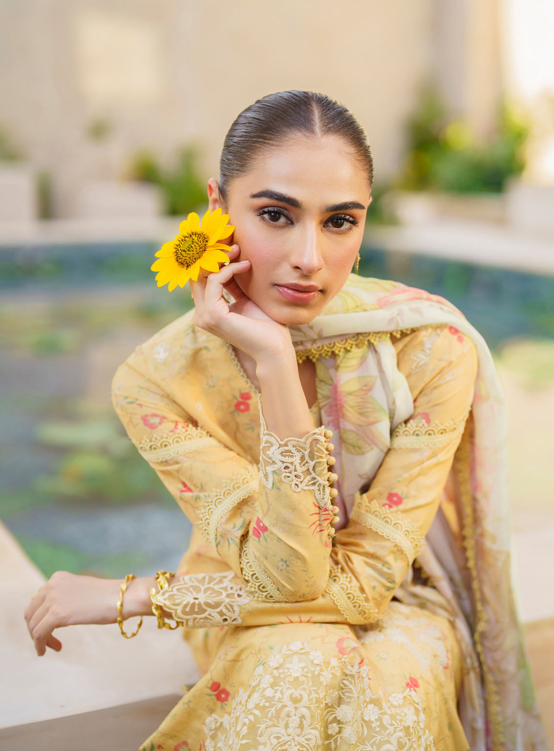 Iznik Embroidered Lawn Suits Unstitched 3 Piece - IZ24FL SFL-09 LUMINARY Iznik Embroidered Lawn Suits Unstitched 3 Piece - IZ24FL SFL-09 LUMINARY