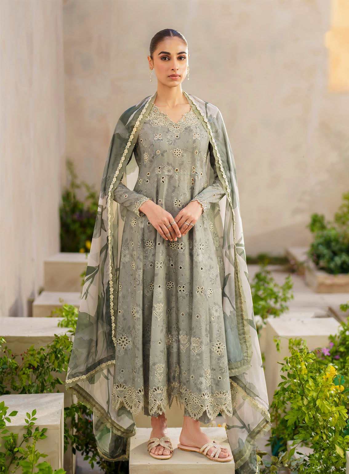 Iznik Embroidered Lawn Suits Unstitched 3 Piece - IZ24FL SFL-10 SERENITY Iznik Embroidered Lawn Suits Unstitched 3 Piece - IZ24FL SFL-10 SERENITY