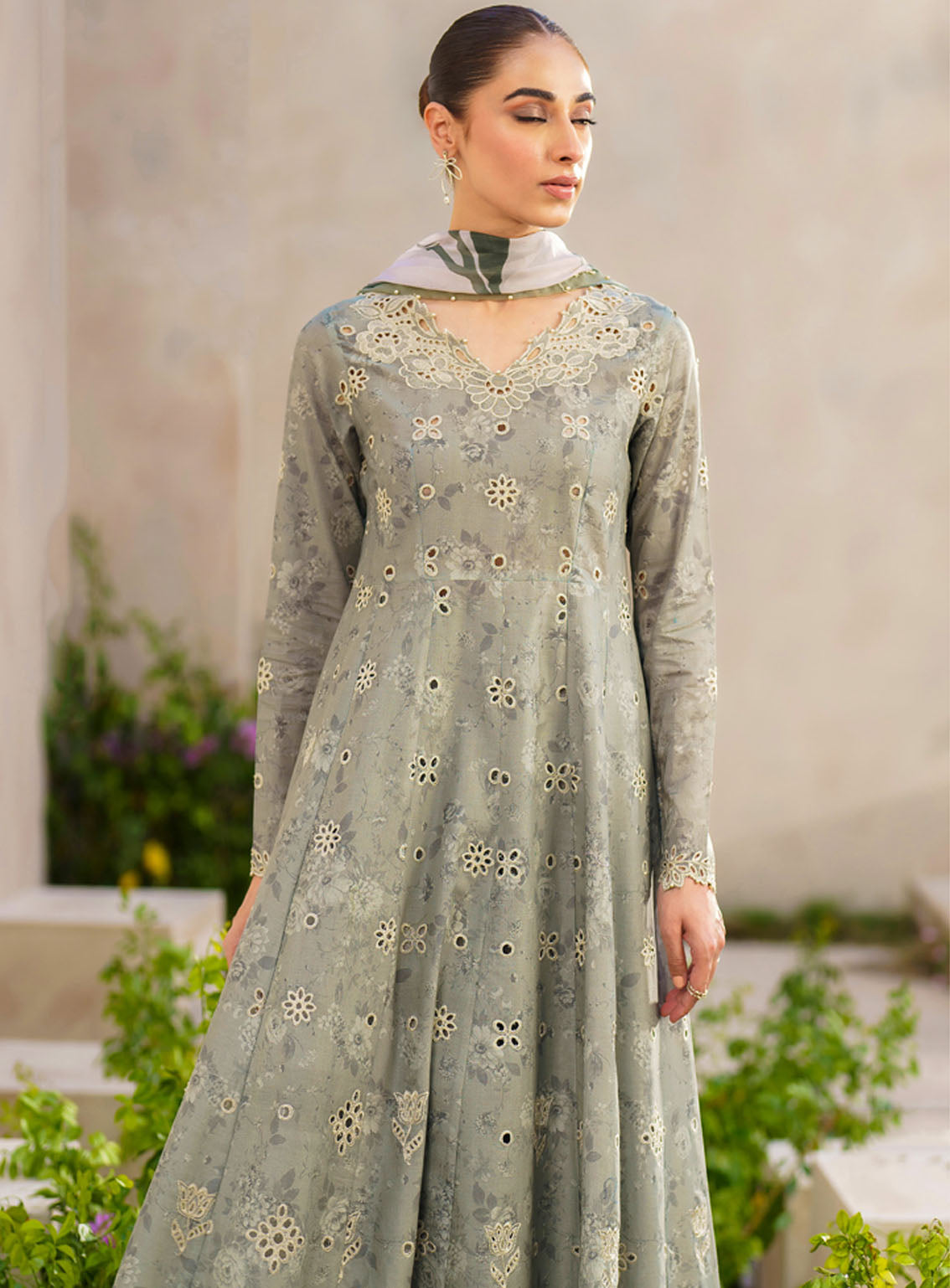 Iznik Embroidered Lawn Suits Unstitched 3 Piece - IZ24FL SFL-10 SERENITY Iznik Embroidered Lawn Suits Unstitched 3 Piece - IZ24FL SFL-10 SERENITY