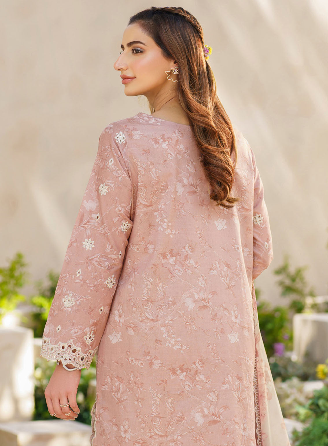 Iznik Embroidered Lawn Suits Unstitched 3 Piece - IZ24FL SFL-11 BLISS Iznik Embroidered Lawn Suits Unstitched 3 Piece - IZ24FL SFL-11 BLISS