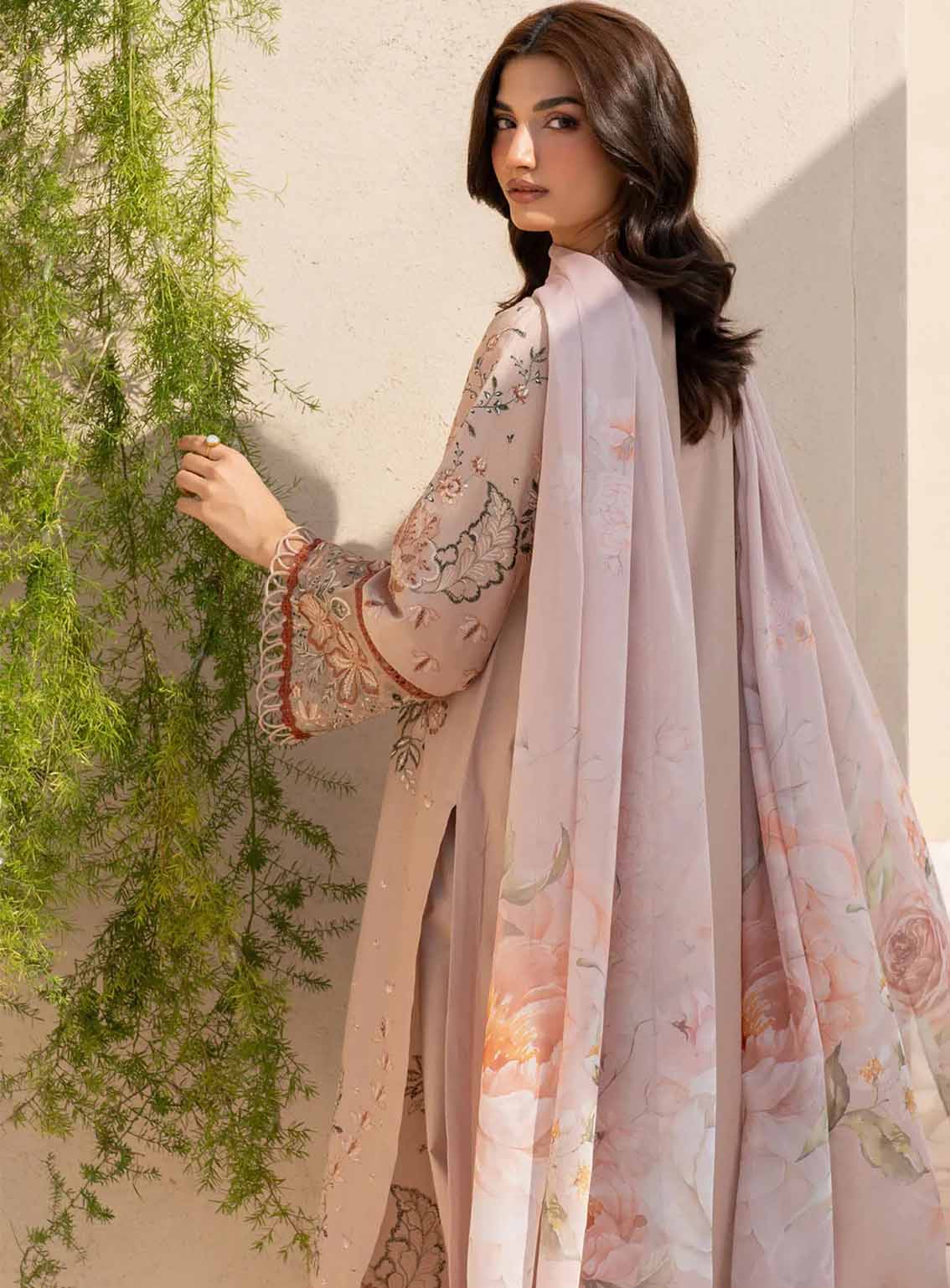 Iznik Embroidered Lawn Suits Unstitched 3 Piece - IZ25EE EFL-02 Iznik Embroidered Lawn Suits Unstitched 3 Piece - IZ25EE EFL-02