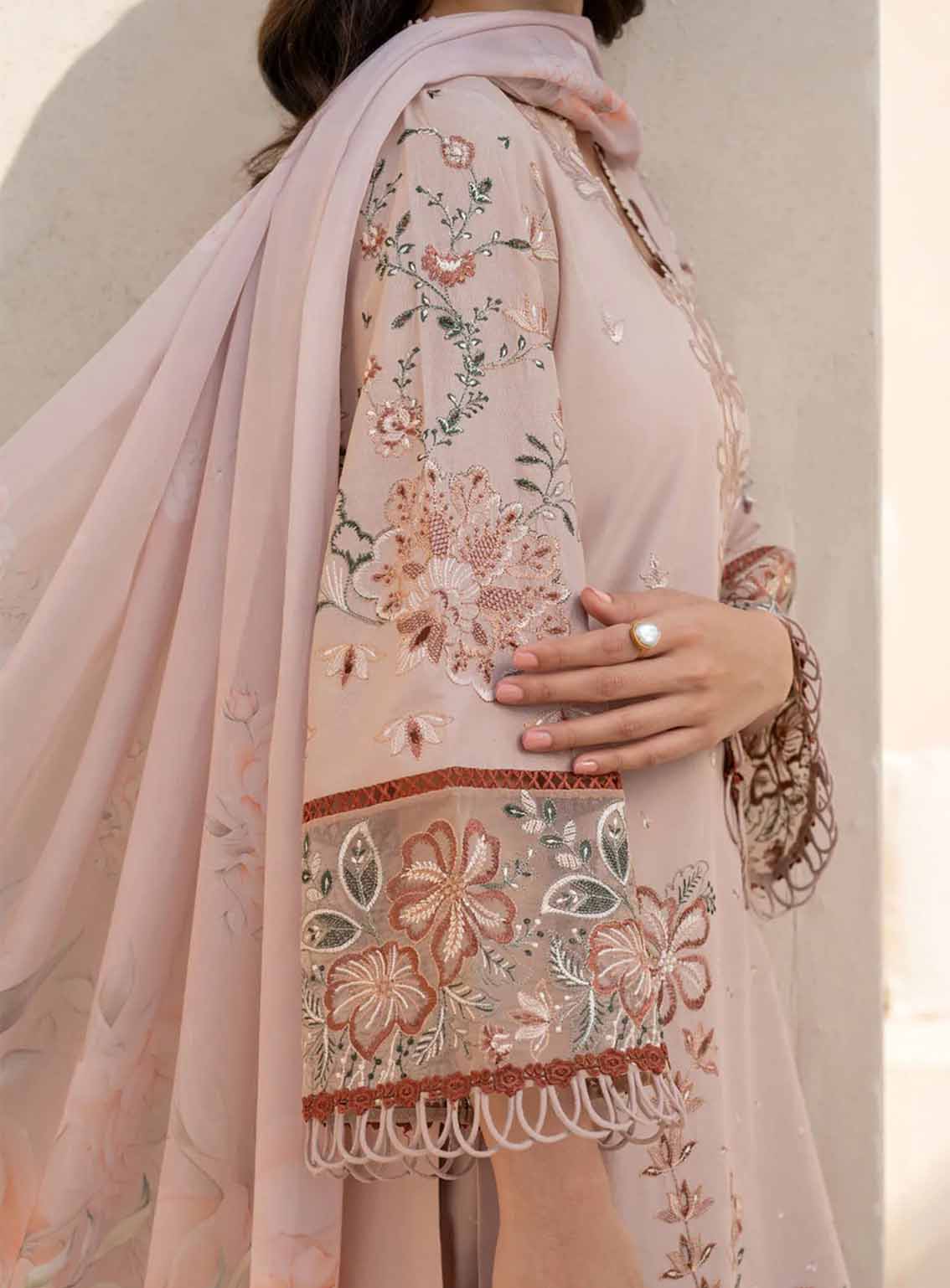 Iznik Embroidered Lawn Suits Unstitched 3 Piece - IZ25EE EFL-02 Iznik Embroidered Lawn Suits Unstitched 3 Piece - IZ25EE EFL-02