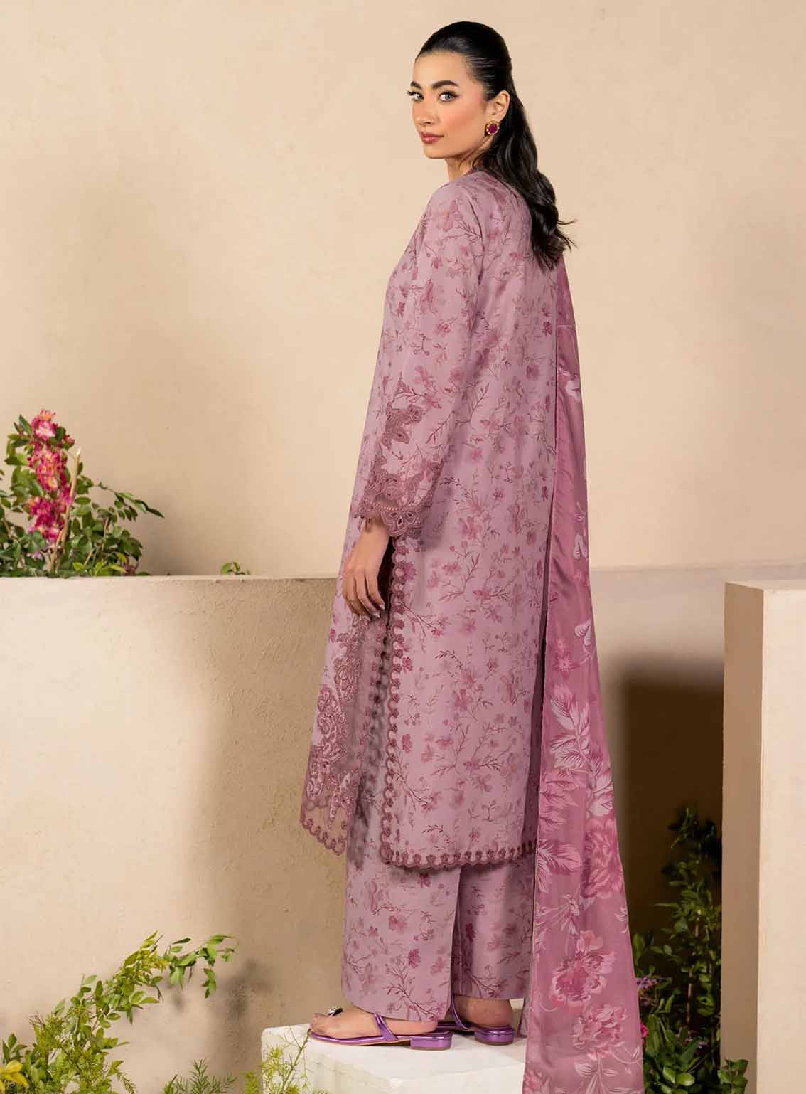 Iznik Embroidered Lawn Suits Unstitched 3 Piece - IZ25EE EFL-04 Iznik Embroidered Lawn Suits Unstitched 3 Piece - IZ25EE EFL-04