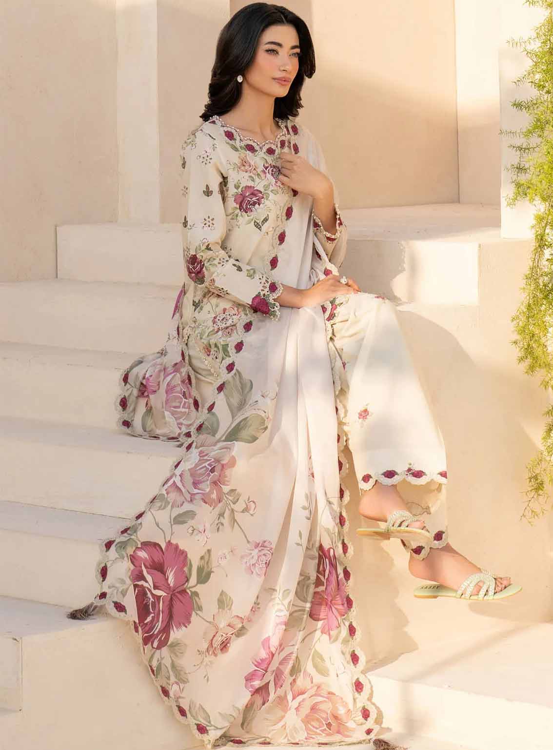 Iznik Embroidered Lawn Suits Unstitched 3 Piece - IZ25EE EFL-05 Iznik Embroidered Lawn Suits Unstitched 3 Piece - IZ25EE EFL-05