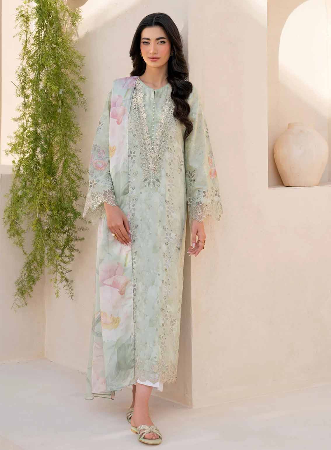 Iznik Embroidered Lawn Suits Unstitched 3 Piece - IZ25EE EFL-07 Iznik Embroidered Lawn Suits Unstitched 3 Piece - IZ25EE EFL-07