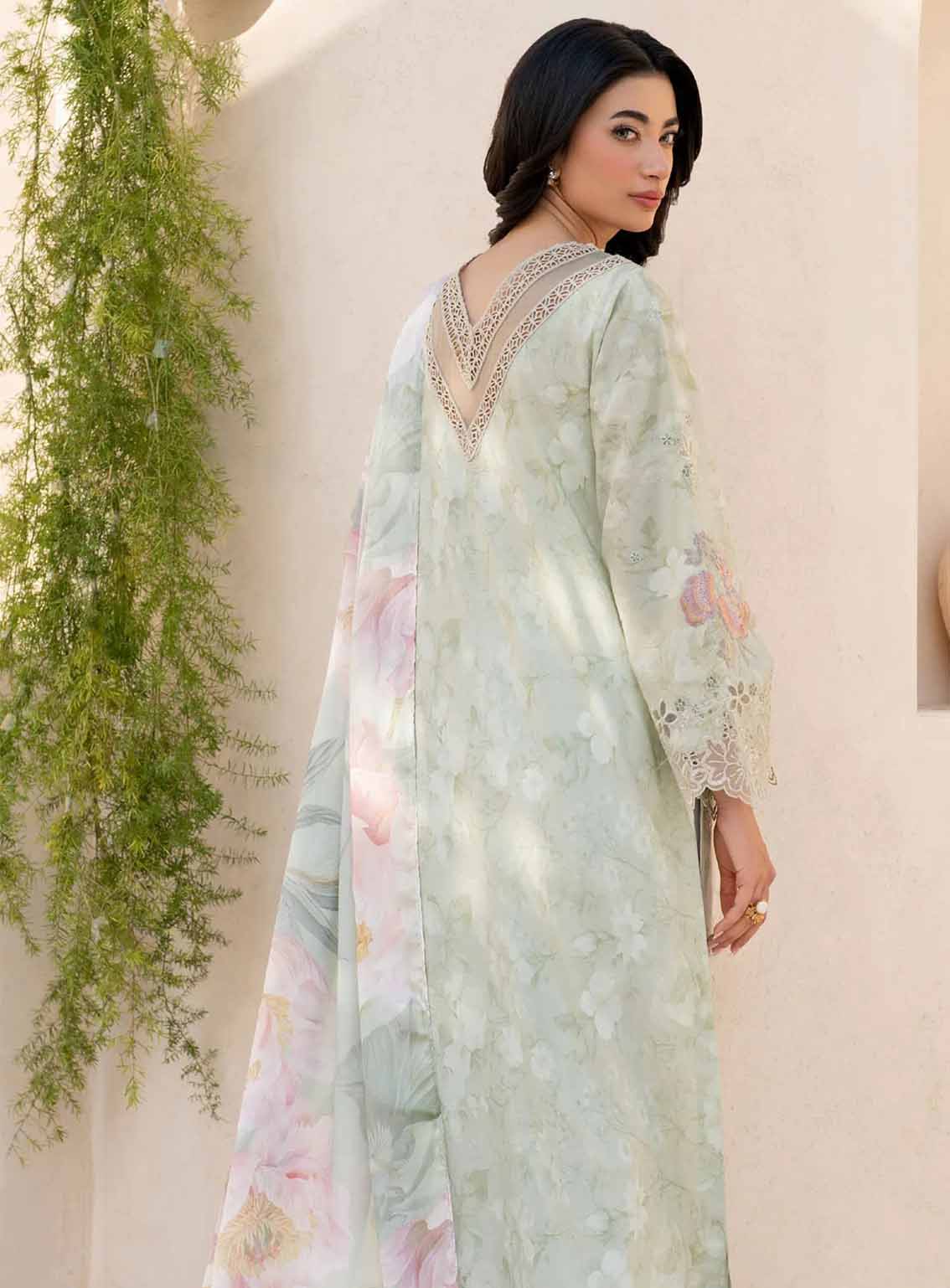 Iznik Embroidered Lawn Suits Unstitched 3 Piece - IZ25EE EFL-07 Iznik Embroidered Lawn Suits Unstitched 3 Piece - IZ25EE EFL-07