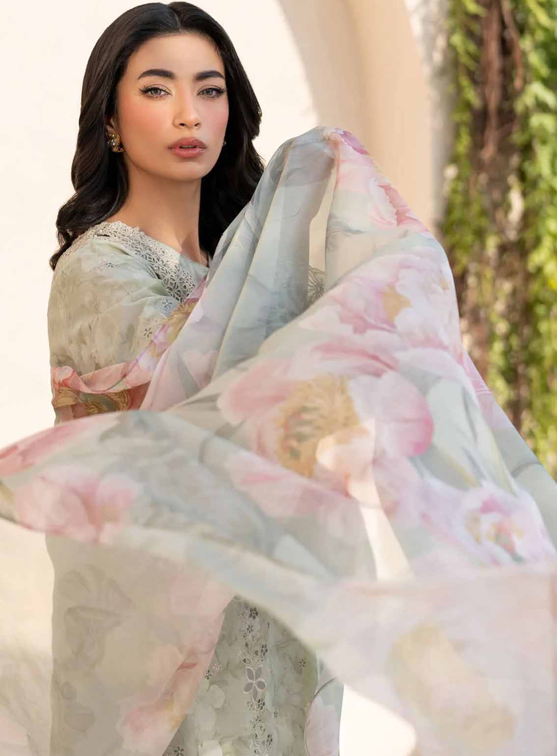 Iznik Embroidered Lawn Suits Unstitched 3 Piece - IZ25EE EFL-07 Iznik Embroidered Lawn Suits Unstitched 3 Piece - IZ25EE EFL-07