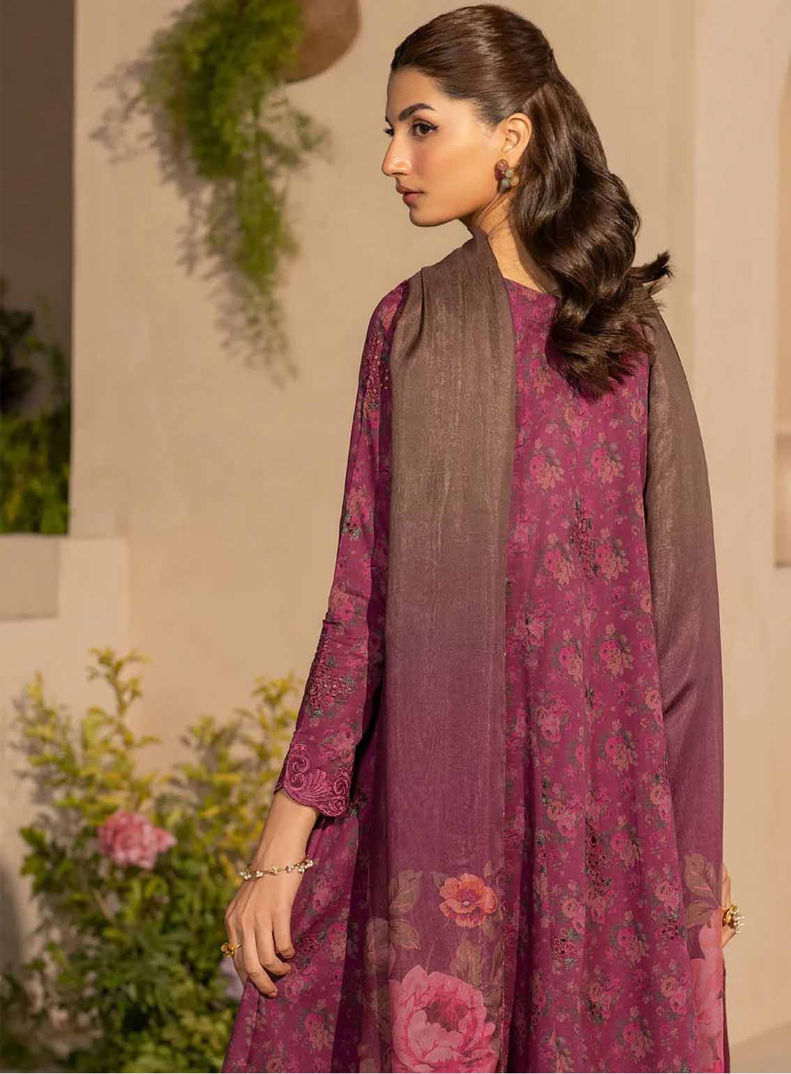 Iznik Embroidered Lawn Suits Unstitched 3 Piece - IZ25EE EFL-09 Iznik Embroidered Lawn Suits Unstitched 3 Piece - IZ25EE EFL-09