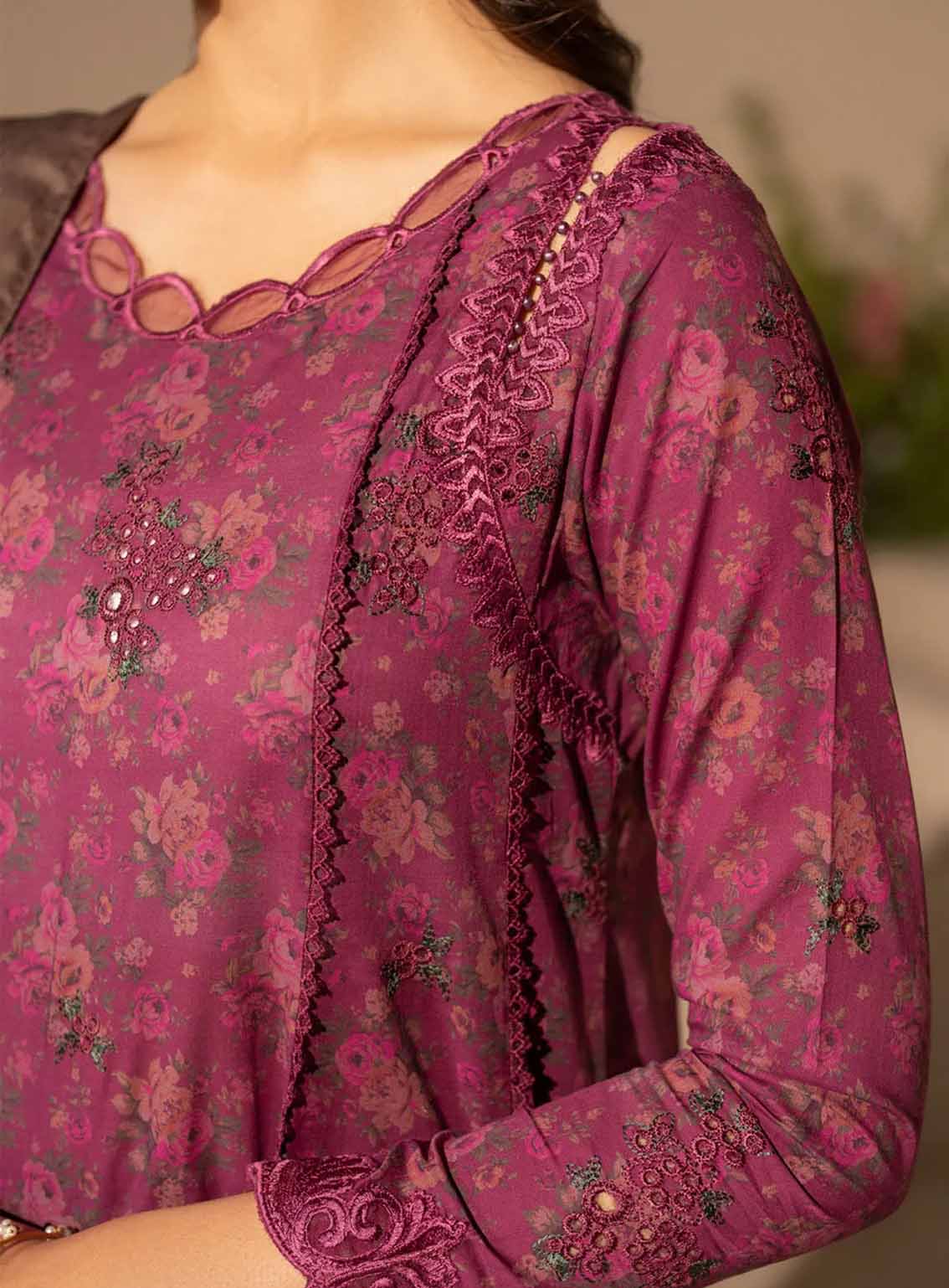 Iznik Embroidered Lawn Suits Unstitched 3 Piece - IZ25EE EFL-09 Iznik Embroidered Lawn Suits Unstitched 3 Piece - IZ25EE EFL-09