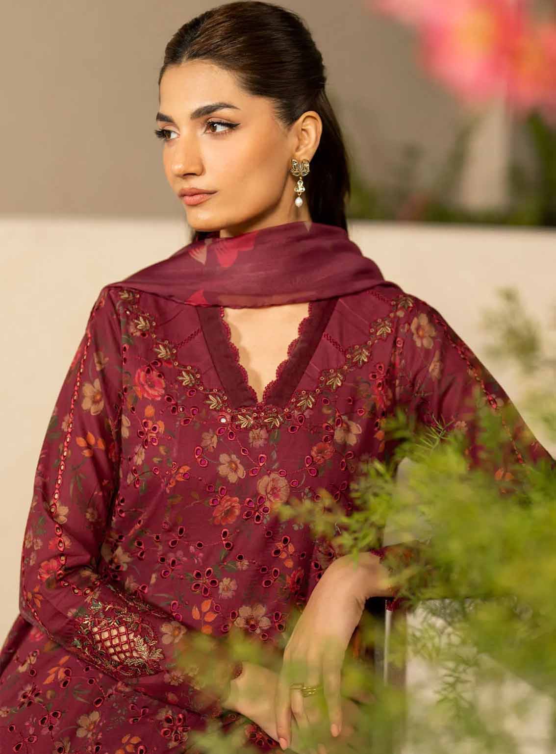 Iznik Embroidered Lawn Suits Unstitched 3 Piece - IZ25EE EFL-10 Iznik Embroidered Lawn Suits Unstitched 3 Piece - IZ25EE EFL-10