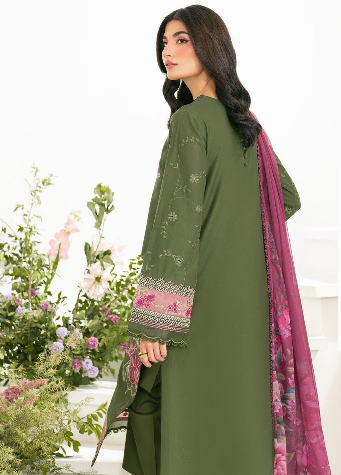 Iznik Embroidered Lawn Suits Unstitched 3 Piece - IZ25FE IFE-02 Iznik Embroidered Lawn Suits Unstitched 3 Piece - IZ25FE IFE-02