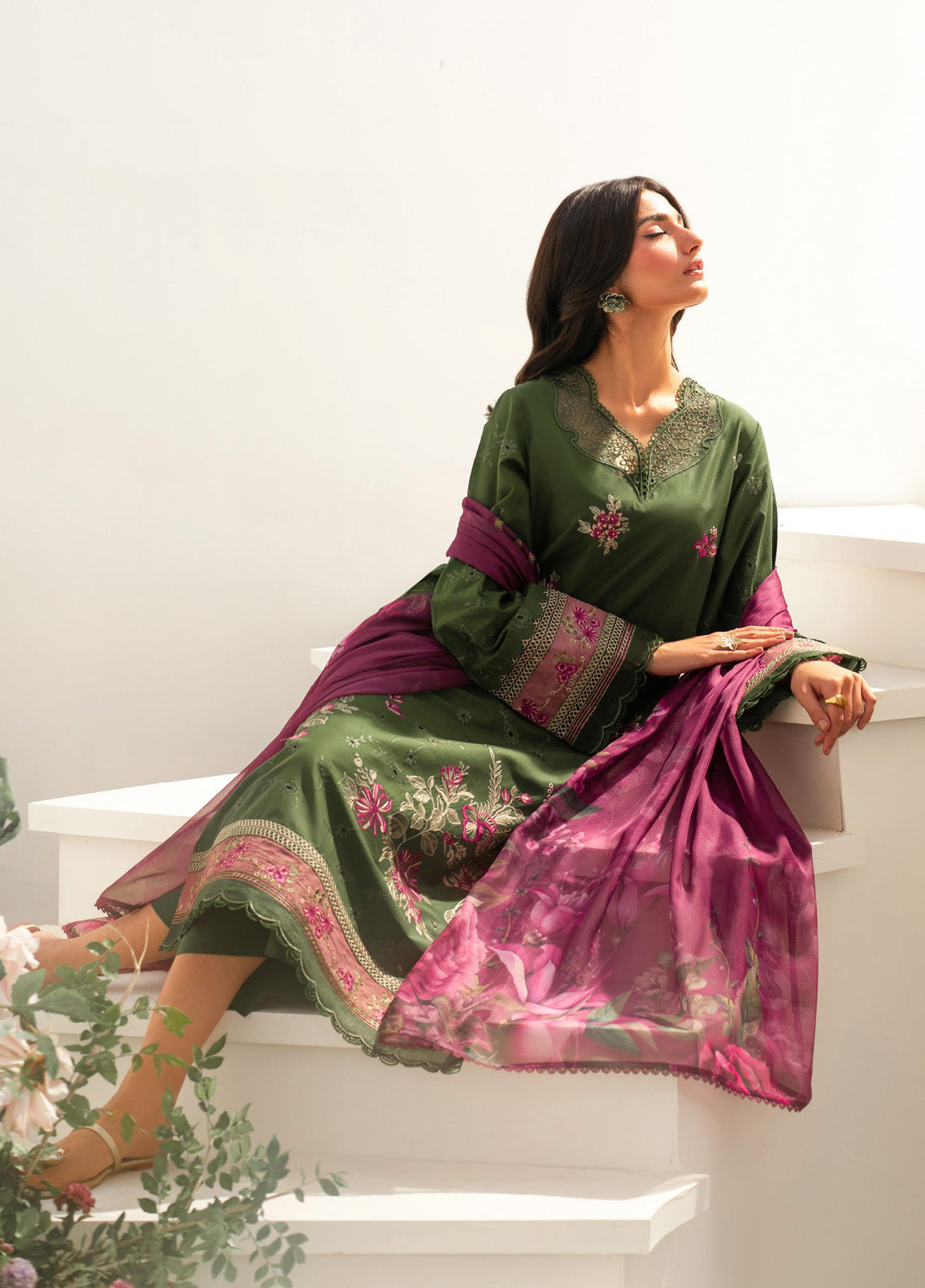 Iznik Embroidered Lawn Suits Unstitched 3 Piece - IZ25FE IFE-02 Iznik Embroidered Lawn Suits Unstitched 3 Piece - IZ25FE IFE-02