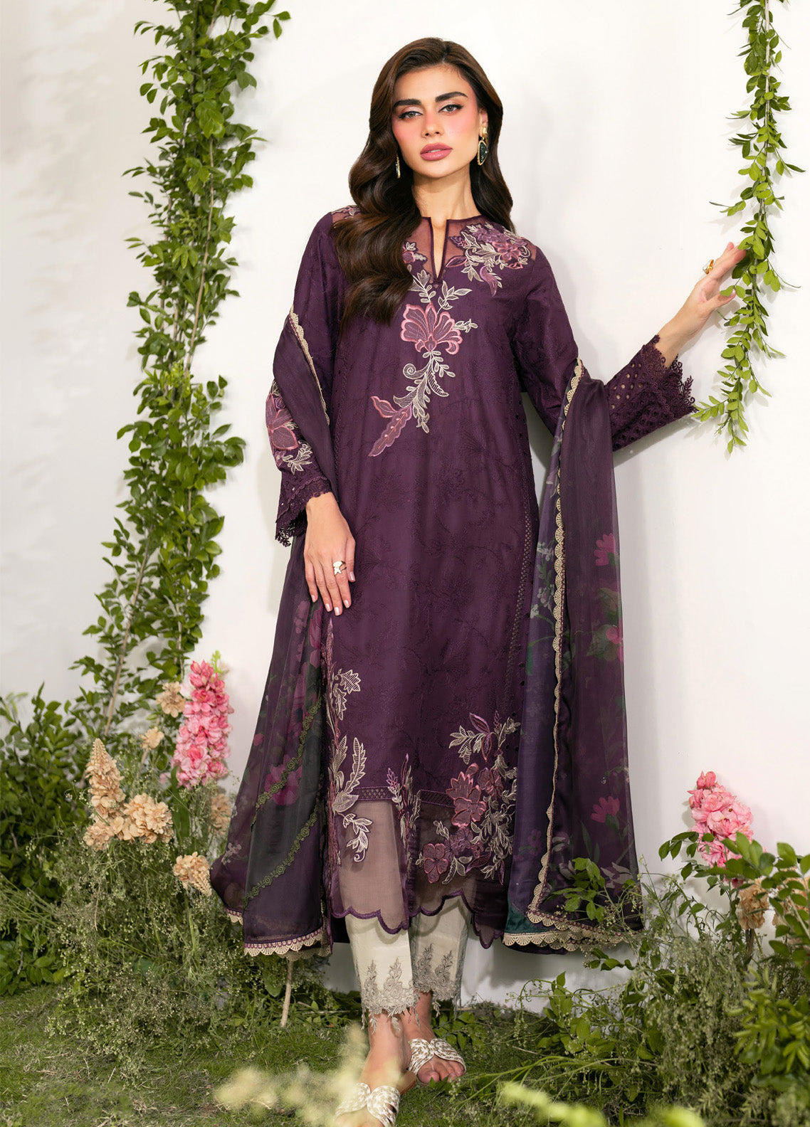 Iznik Embroidered Lawn Suits Unstitched 3 Piece - IZ25FE IFE-03 Iznik Embroidered Lawn Suits Unstitched 3 Piece - IZ25FE IFE-03
