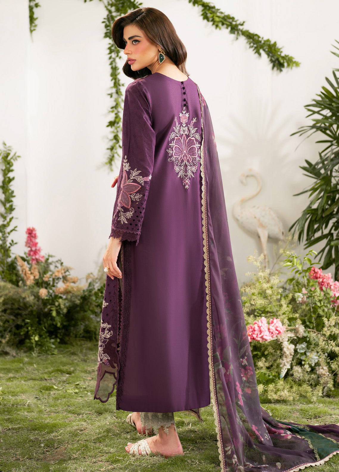 Iznik Embroidered Lawn Suits Unstitched 3 Piece - IZ25FE IFE-03 Iznik Embroidered Lawn Suits Unstitched 3 Piece - IZ25FE IFE-03