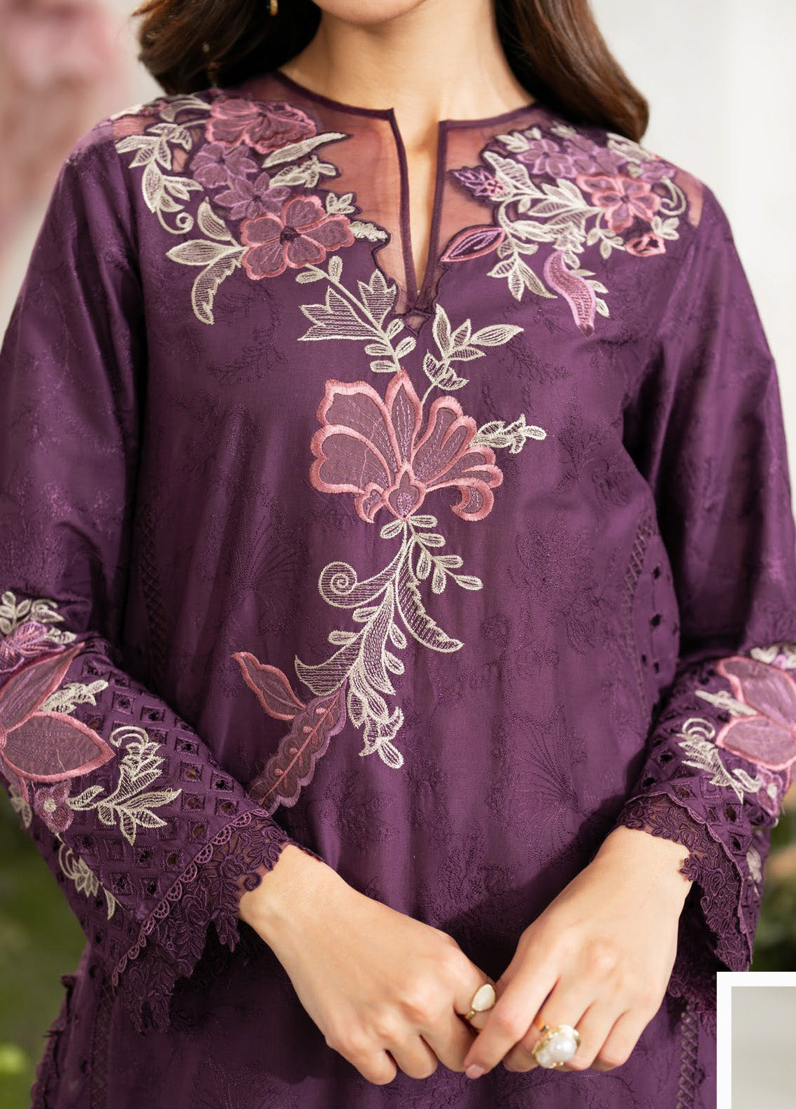 Iznik Embroidered Lawn Suits Unstitched 3 Piece - IZ25FE IFE-03 Iznik Embroidered Lawn Suits Unstitched 3 Piece - IZ25FE IFE-03