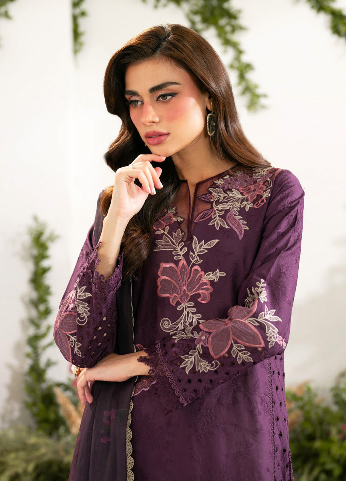 Iznik Embroidered Lawn Suits Unstitched 3 Piece - IZ25FE IFE-03 Iznik Embroidered Lawn Suits Unstitched 3 Piece - IZ25FE IFE-03