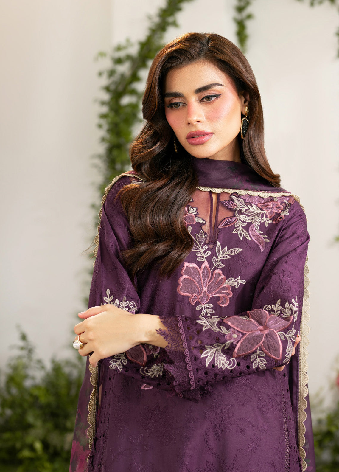 Iznik Embroidered Lawn Suits Unstitched 3 Piece - IZ25FE IFE-03 Iznik Embroidered Lawn Suits Unstitched 3 Piece - IZ25FE IFE-03