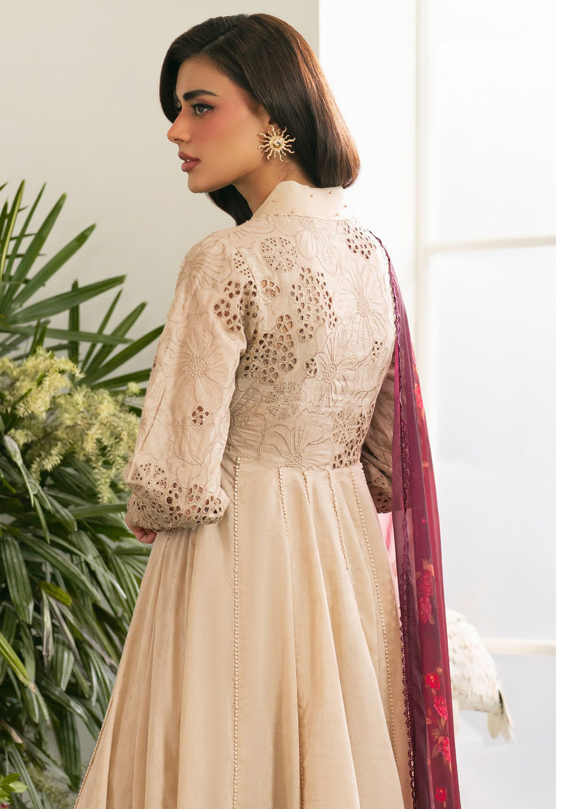 Iznik Embroidered Lawn Suits Unstitched 3 Piece - IZ25FE IFE-05 Iznik Embroidered Lawn Suits Unstitched 3 Piece - IZ25FE IFE-05