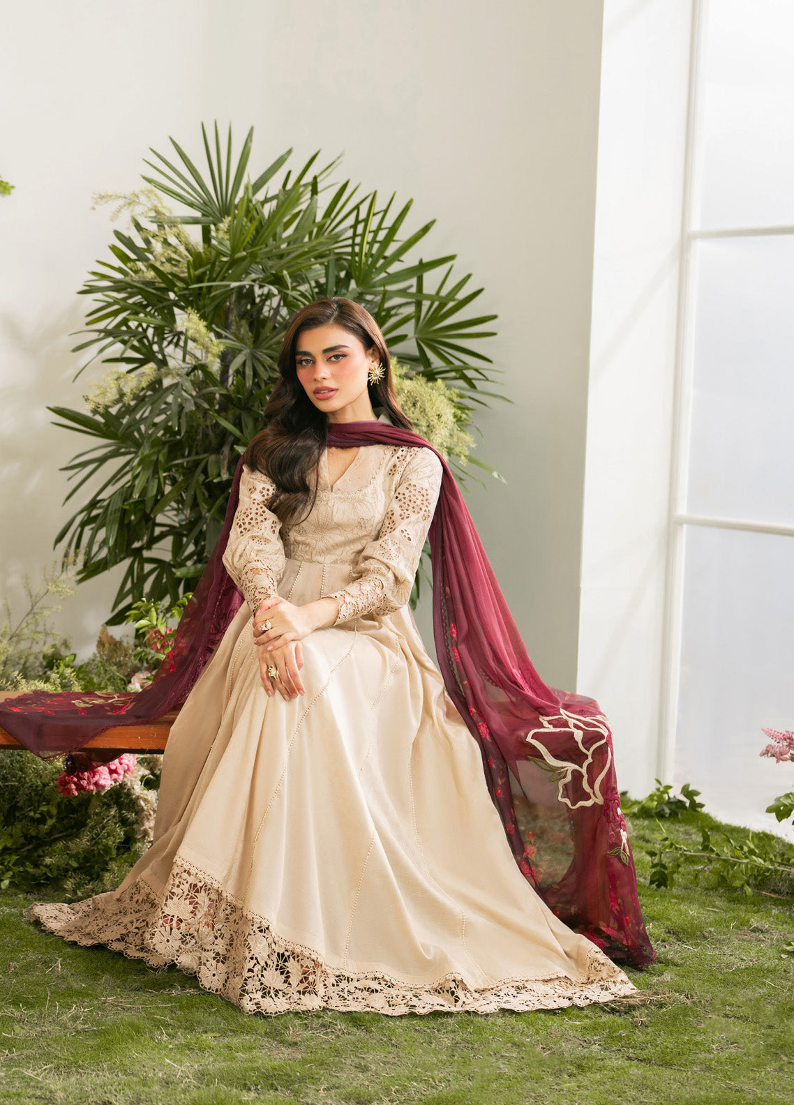 Iznik Embroidered Lawn Suits Unstitched 3 Piece - IZ25FE IFE-05 Iznik Embroidered Lawn Suits Unstitched 3 Piece - IZ25FE IFE-05