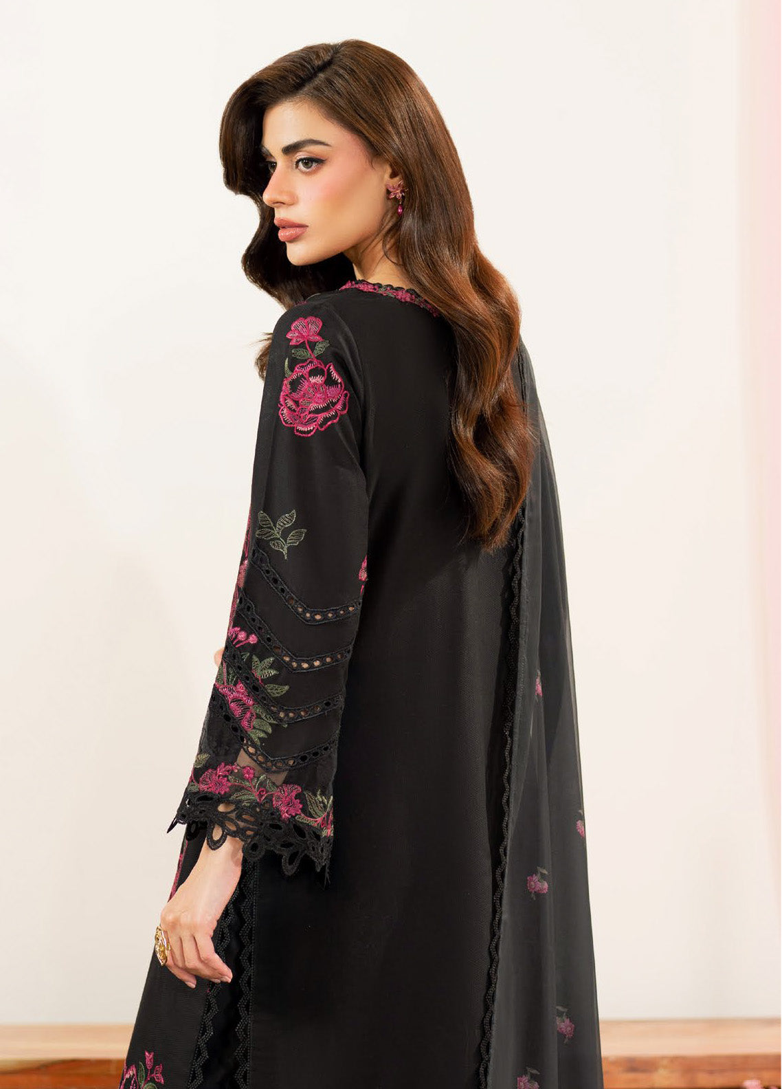 Iznik Embroidered Lawn Suits Unstitched 3 Piece - IZ25FE IFE-06 Iznik Embroidered Lawn Suits Unstitched 3 Piece - IZ25FE IFE-06