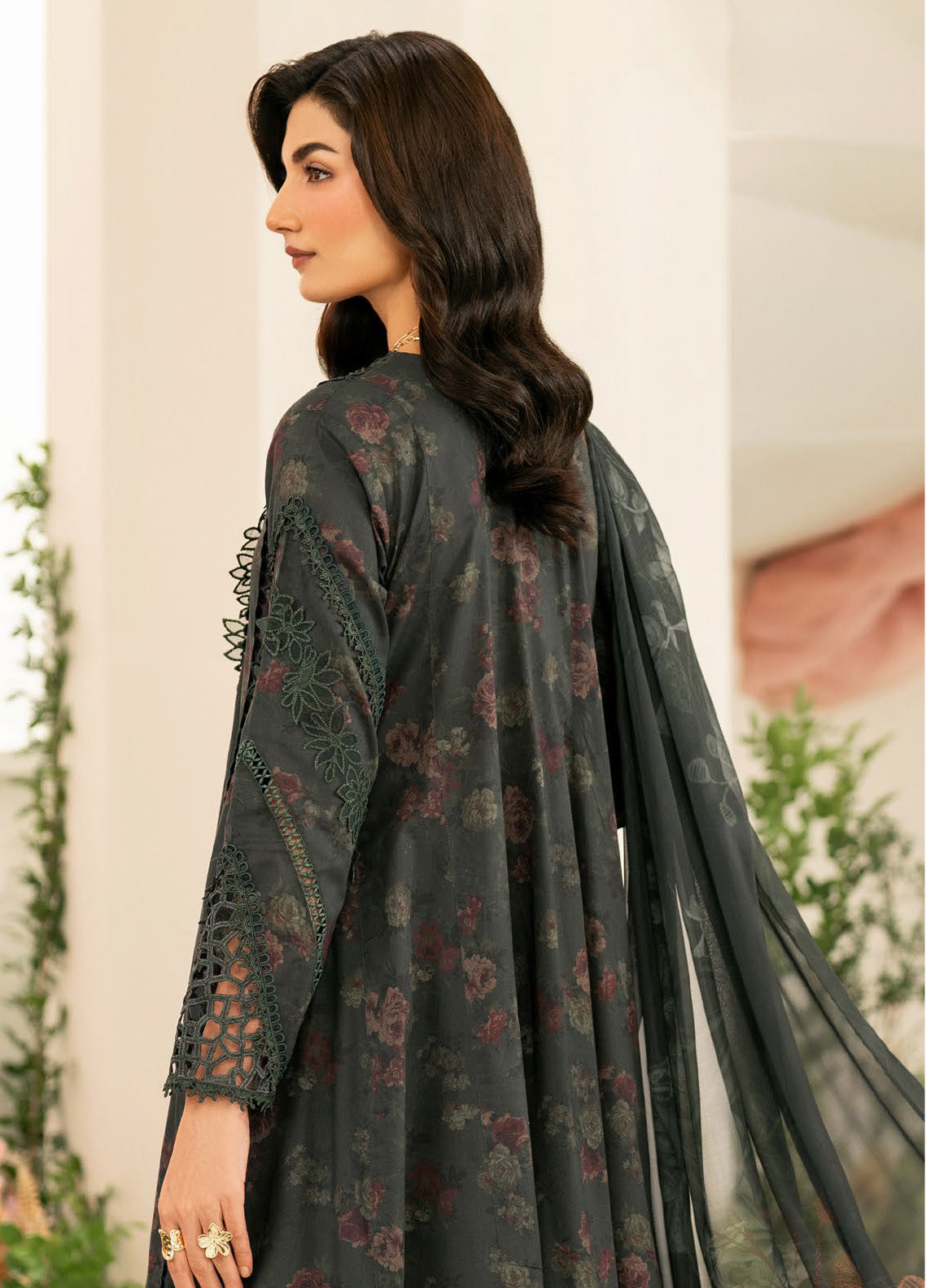 Iznik Embroidered Lawn Suits Unstitched 3 Piece - IZ25FE IFE-08 Iznik Embroidered Lawn Suits Unstitched 3 Piece - IZ25FE IFE-08