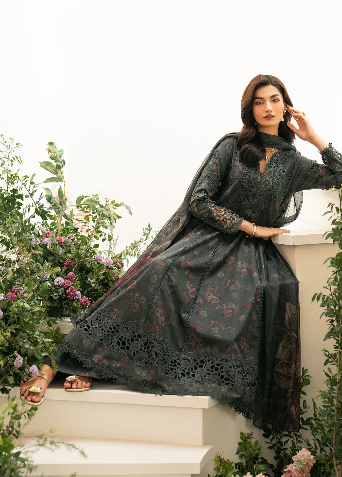 Iznik Embroidered Lawn Suits Unstitched 3 Piece - IZ25FE IFE-08 Iznik Embroidered Lawn Suits Unstitched 3 Piece - IZ25FE IFE-08