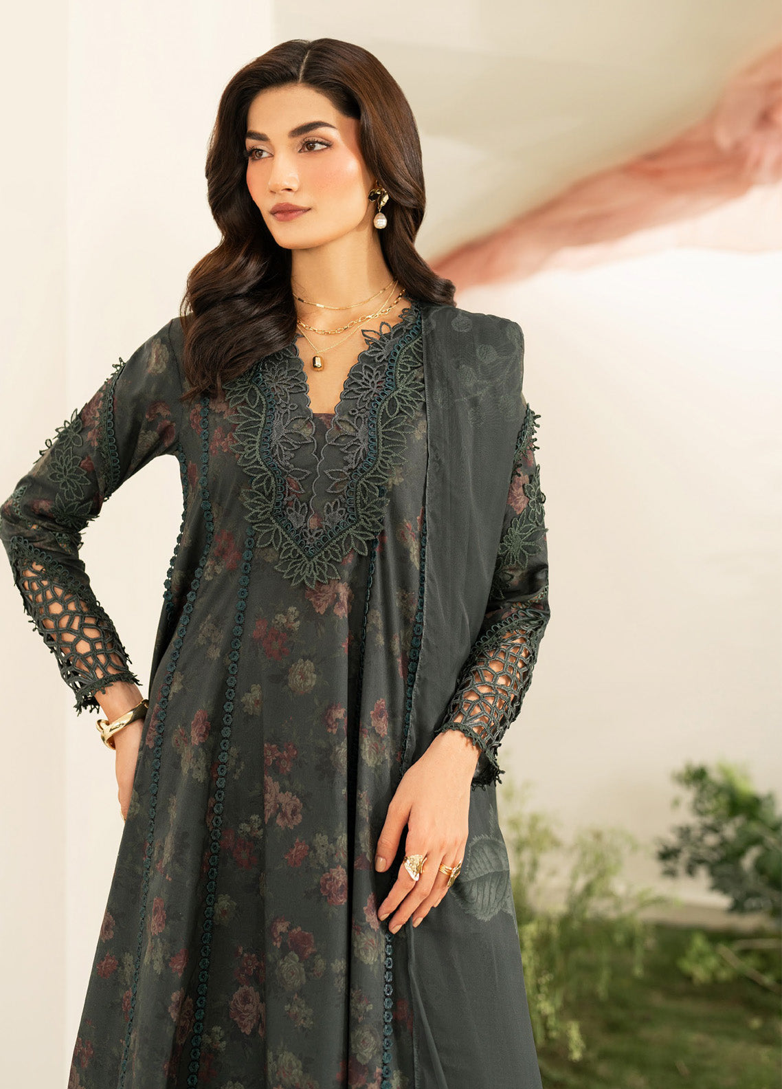 Iznik Embroidered Lawn Suits Unstitched 3 Piece - IZ25FE IFE-08 Iznik Embroidered Lawn Suits Unstitched 3 Piece - IZ25FE IFE-08