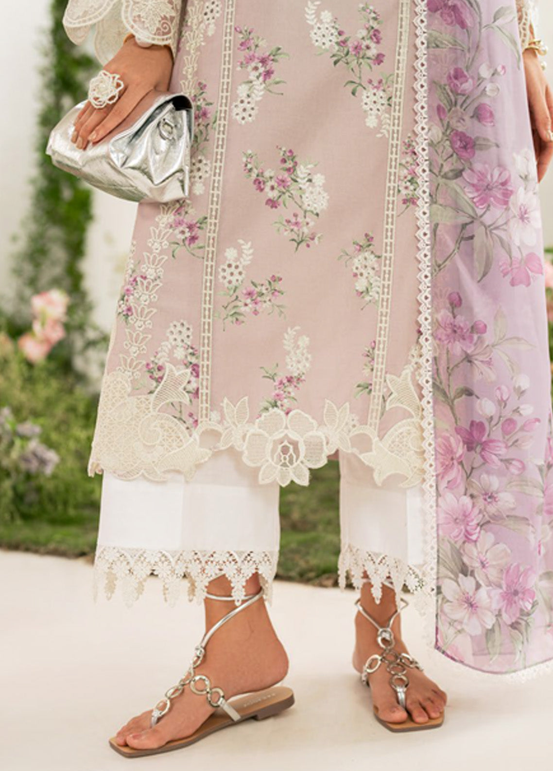 Iznik Embroidered Lawn Suits Unstitched 3 Piece - IZ25FE IFE-09 Iznik Embroidered Lawn Suits Unstitched 3 Piece - IZ25FE IFE-09