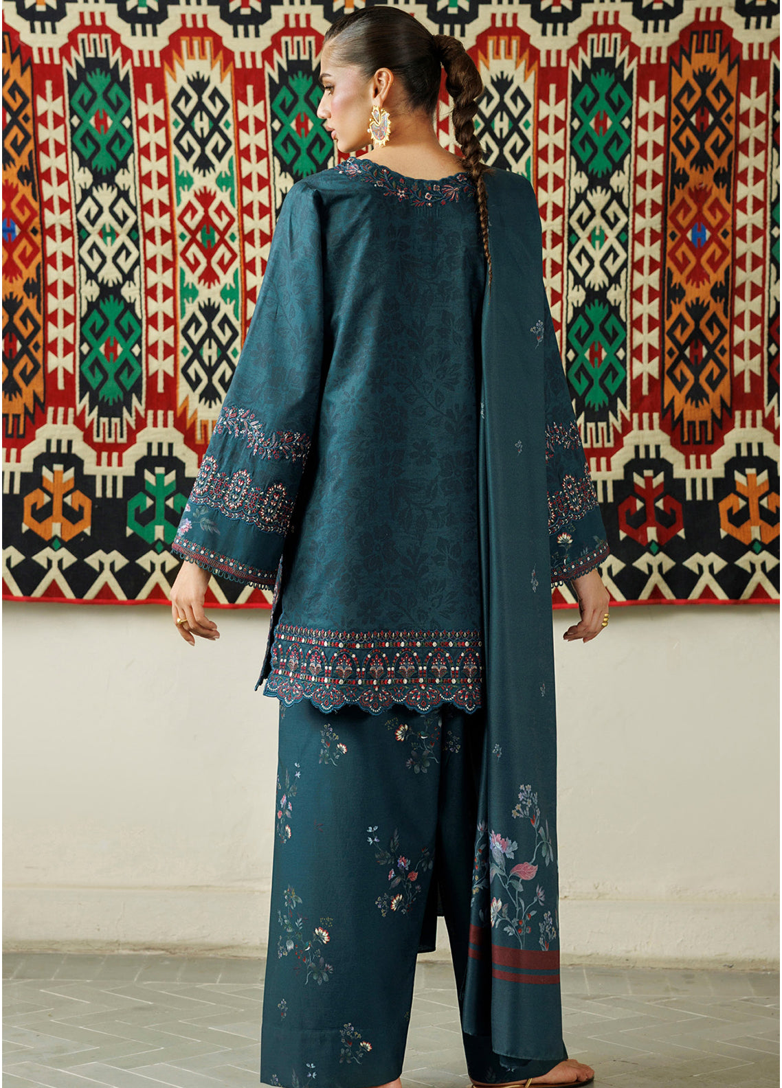 Iznik Embroidered Viscose Linen 3 Piece Unstitched Suit IZ26PFV D-IPF-21 Iznik Embroidered Viscose Linen 3 Piece Unstitched Suit IZ26PFV D-IPF-21
