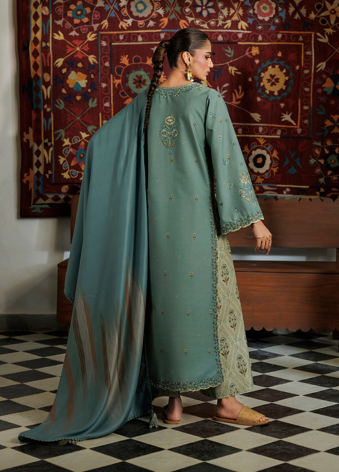 Iznik Embroidered Viscose Linen 3 Piece Unstitched Suit IZ26PFV D-IPF-24 Iznik Embroidered Viscose Linen 3 Piece Unstitched Suit IZ26PFV D-IPF-24