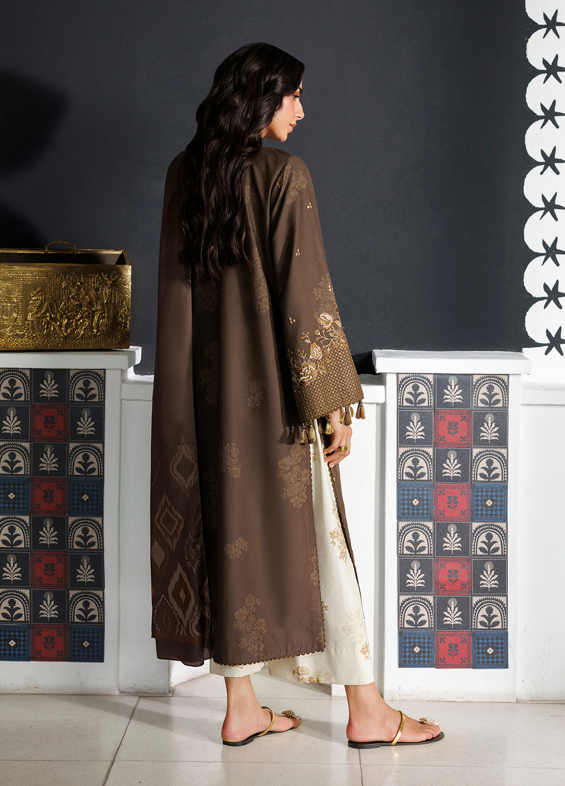Iznik Embroidered Viscose Linen 3 Piece Unstitched Suit IZ26PFV D-IPF-25 Iznik Embroidered Viscose Linen 3 Piece Unstitched Suit IZ26PFV D-IPF-25
