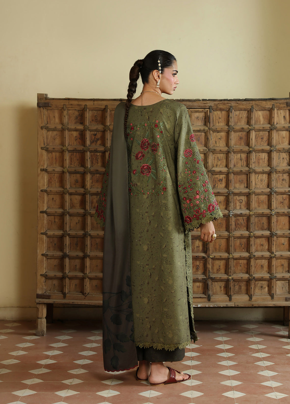 Iznik Embroidered Viscose Linen 3 Piece Unstitched Suit IZ26PFV D-IPF-27 Iznik Embroidered Viscose Linen 3 Piece Unstitched Suit IZ26PFV D-IPF-27