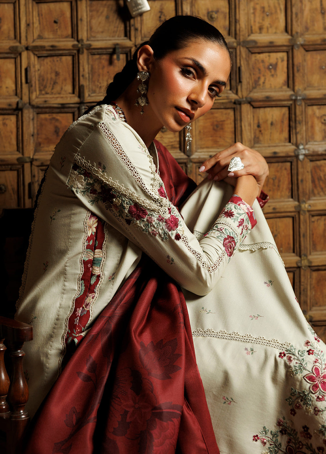 Iznik Embroidered Viscose Linen 3 Piece Unstitched Suit IZ26PFV D-IPF-28 Iznik Embroidered Viscose Linen 3 Piece Unstitched Suit IZ26PFV D-IPF-28