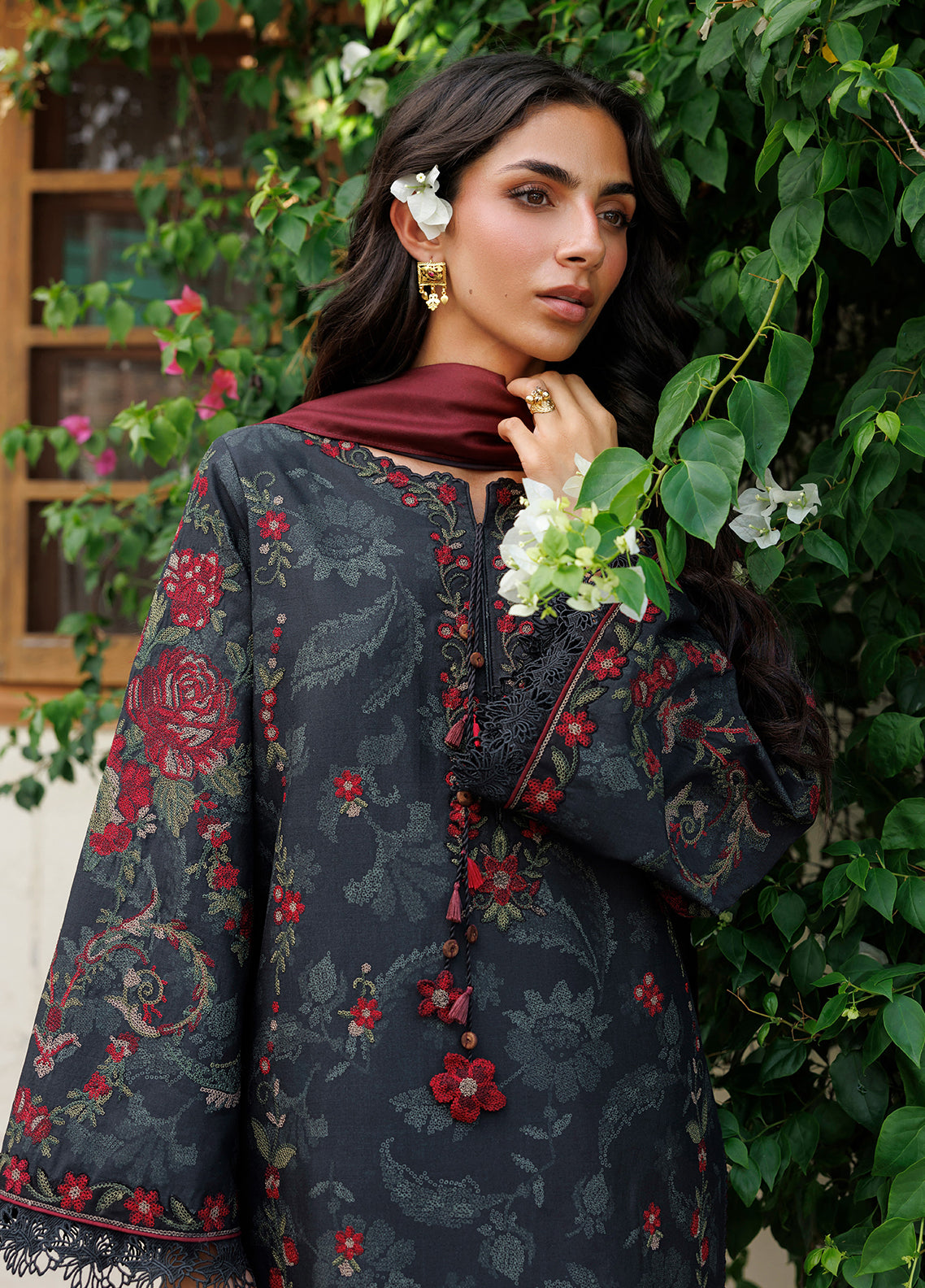 Iznik Embroidered Viscose Linen 3 Piece Unstitched Suit IZ26PFV D-IPF-31 Iznik Embroidered Viscose Linen 3 Piece Unstitched Suit IZ26PFV D-IPF-31