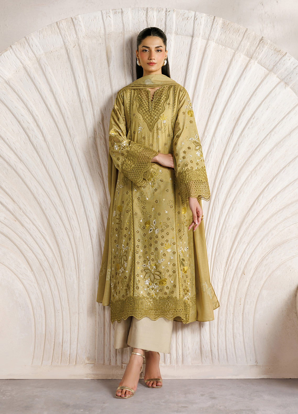 Iznik Festive Embroidered Lawn 3 Piece Unstitched Suit IZ26FL D-IBE-09 Iznik Festive Embroidered Lawn 3 Piece Unstitched Suit IZ26FL D-IBE-09