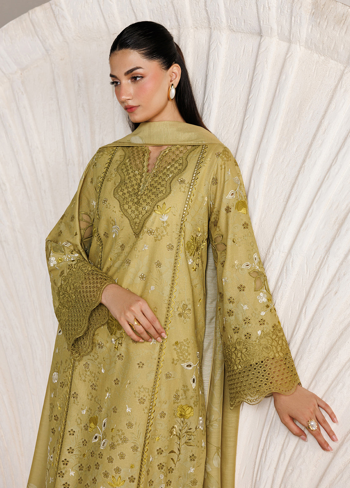 Iznik Festive Embroidered Lawn 3 Piece Unstitched Suit IZ26FL D-IBE-09 Iznik Festive Embroidered Lawn 3 Piece Unstitched Suit IZ26FL D-IBE-09