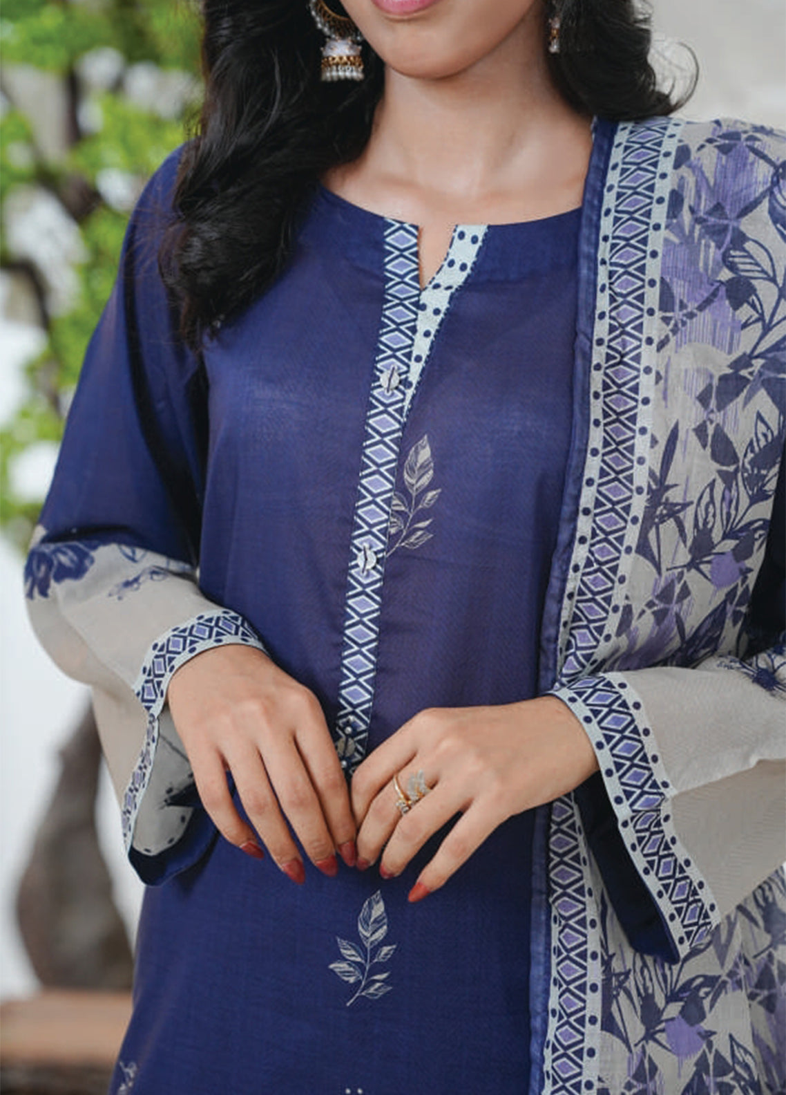 Kainat By Aizal Printed Lawn 3 Piece Stitched Suit AL26KPV3 D-779 Kainat By Aizal Printed Lawn 3 Piece Stitched Suit AL26KPV3 D-779