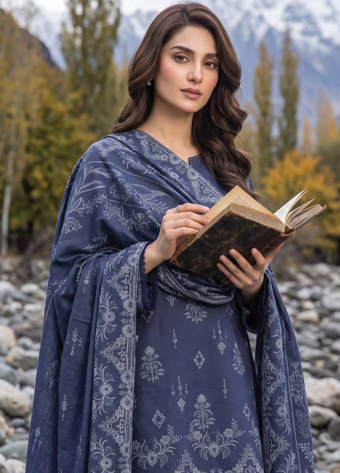 LSM Lakhany Printed Pashmina 3 Piece Unstitched Suit LSM26PPV1 D-LG-SG-0160-A LSM Lakhany Printed Pashmina 3 Piece Unstitched Suit LSM26PPV1 D-LG-SG-0160-A