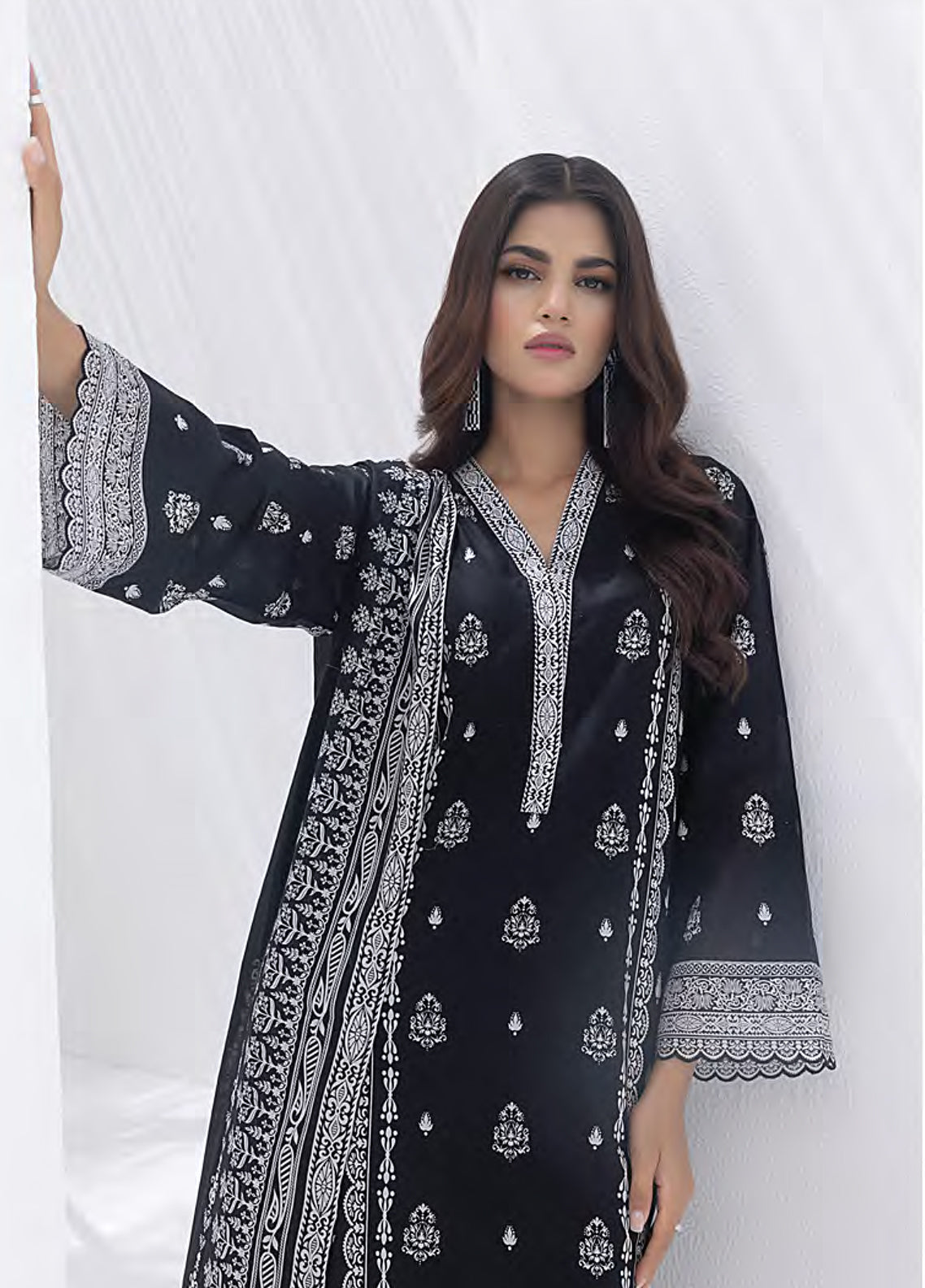 Lakhany Monochrome Printed Lawn Suits Unstitched 3 Piece Suit - LSM24MP LG-AR-0009 Lakhany Monochrome Printed Lawn Suits Unstitched 3 Piece Suit - LSM24MP LG-AR-0009
