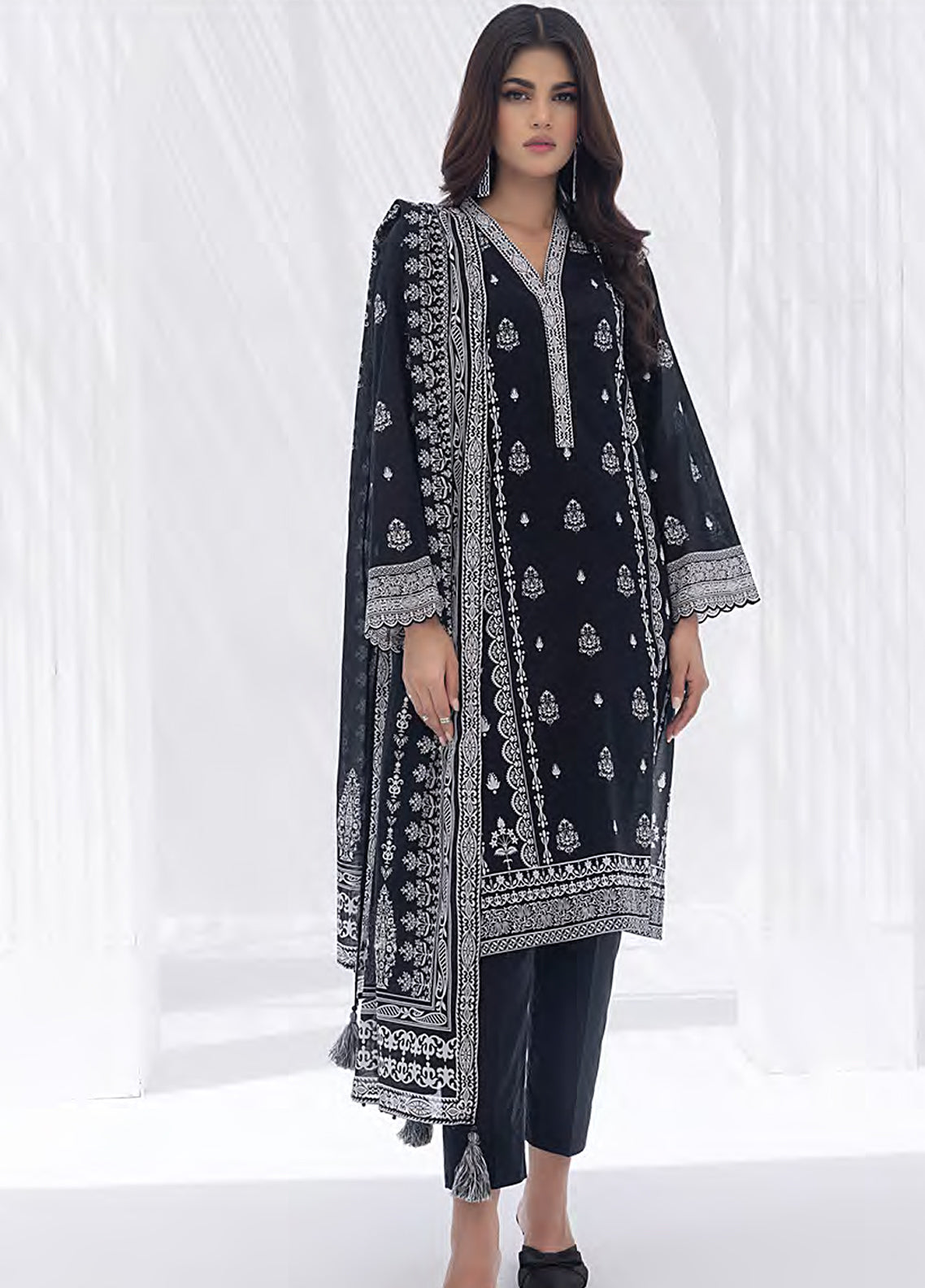 Lakhany Monochrome Printed Lawn Suits Unstitched 3 Piece Suit - LSM24MP LG-AR-0009 Lakhany Monochrome Printed Lawn Suits Unstitched 3 Piece Suit - LSM24MP LG-AR-0009