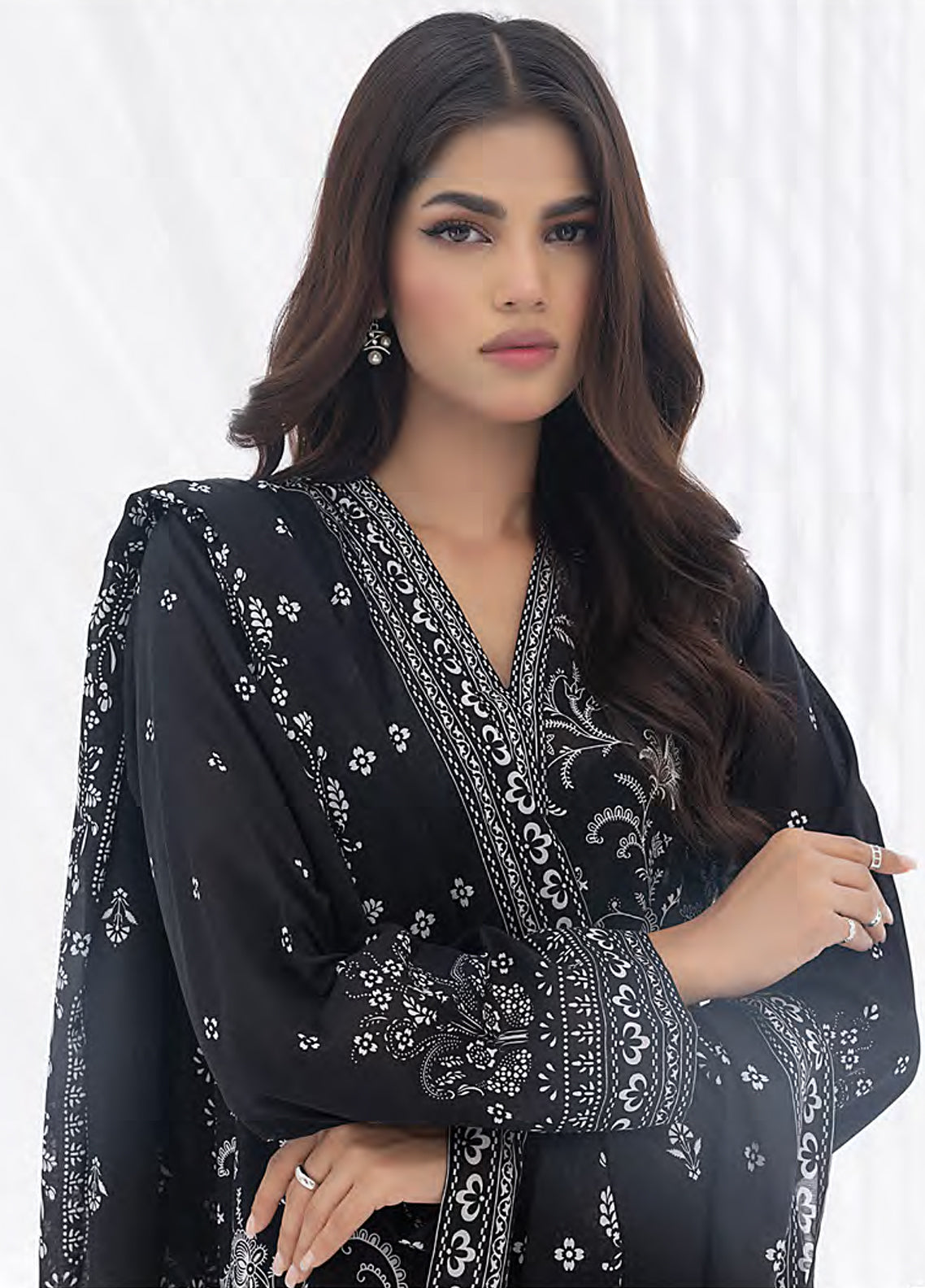 Lakhany Monochrome Printed Lawn Suits Unstitched 3 Piece Suit - LSM24MP LG-IG-0185 Lakhany Monochrome Printed Lawn Suits Unstitched 3 Piece Suit - LSM24MP LG-IG-0185
